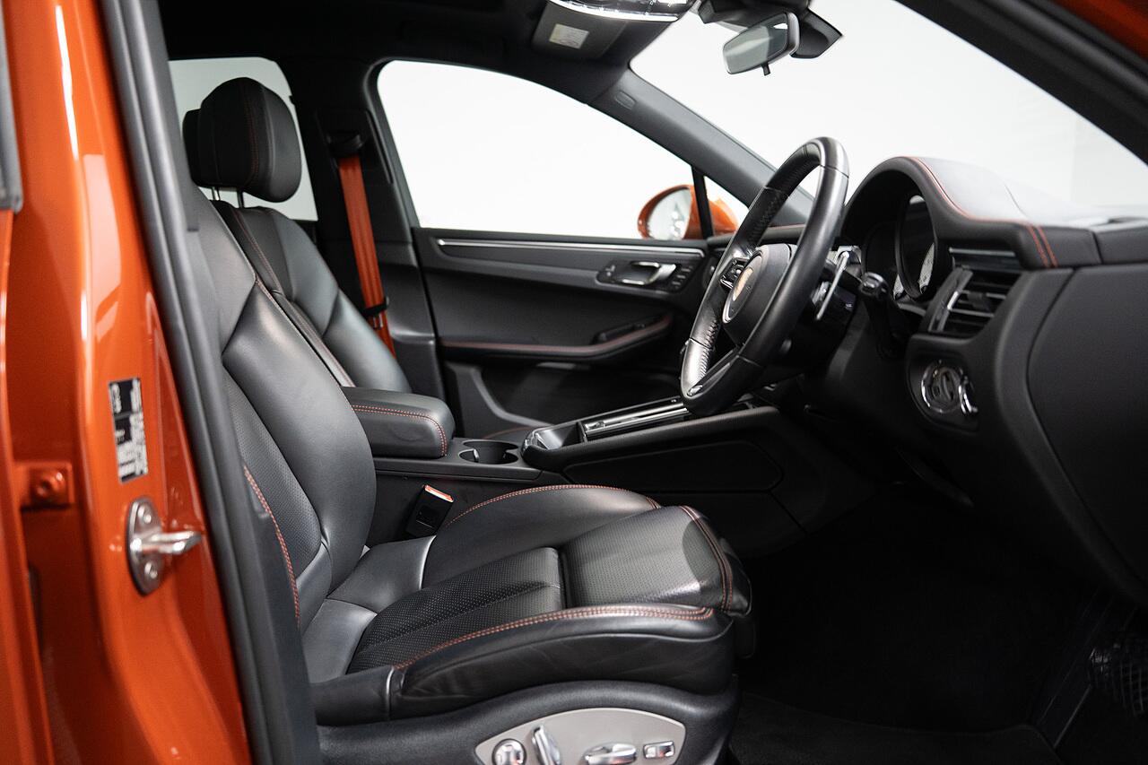 Porsche Macan view 3