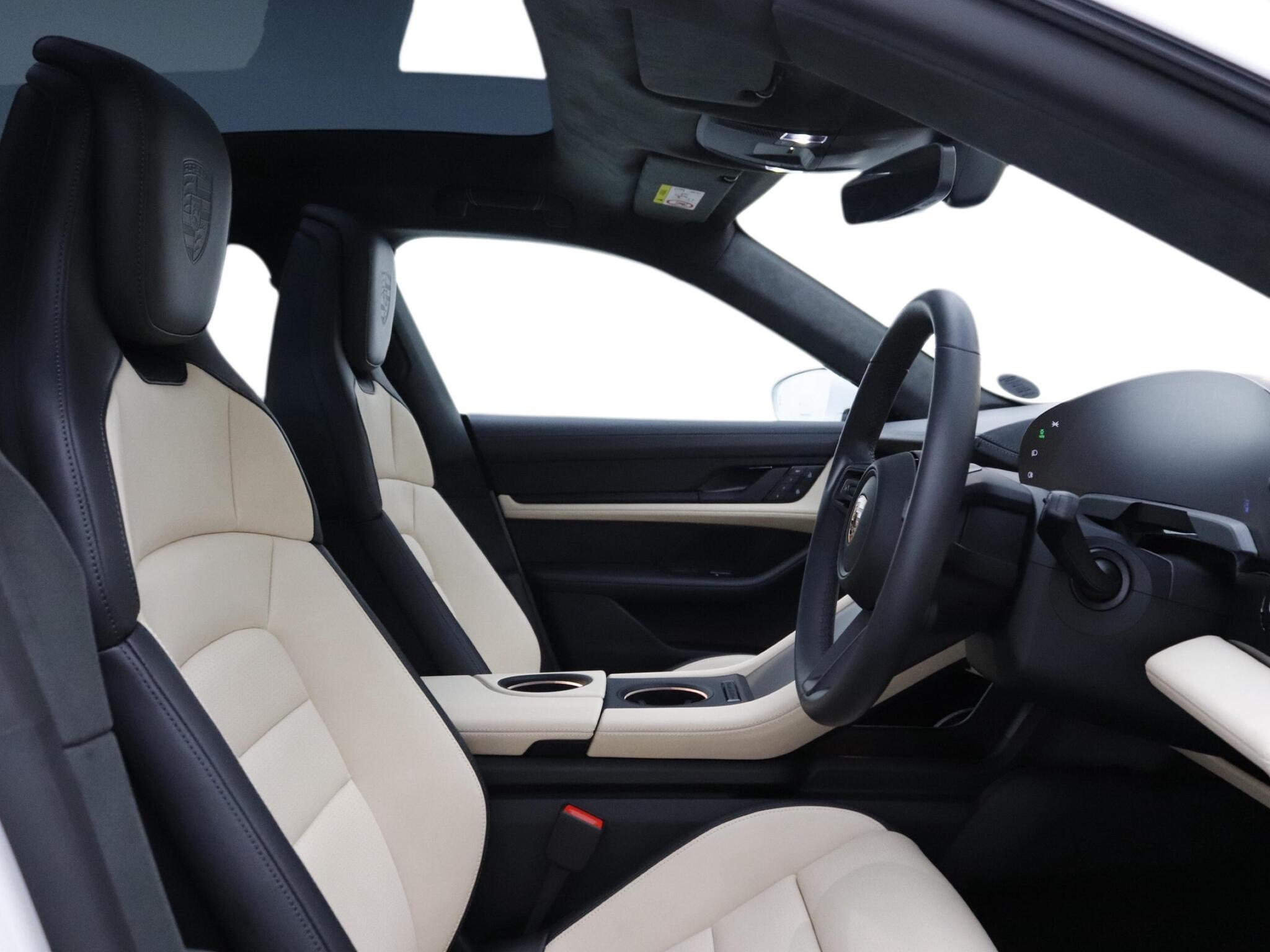 Porsche Taycan view 10