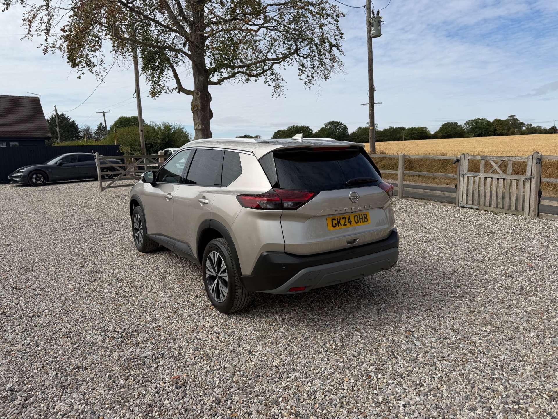 Nissan X-Trail view 3
