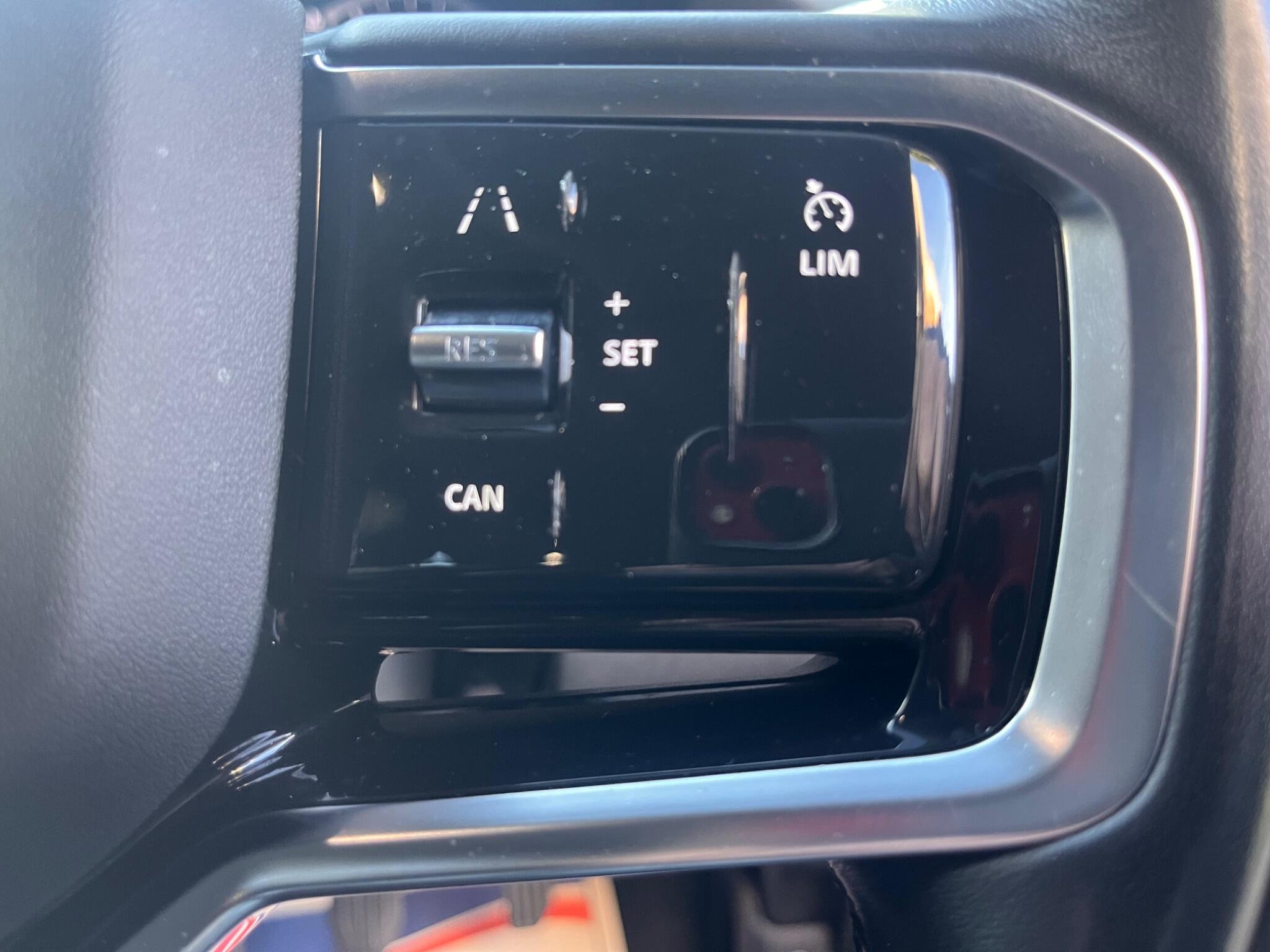 Land Rover Discovery Sport view 28