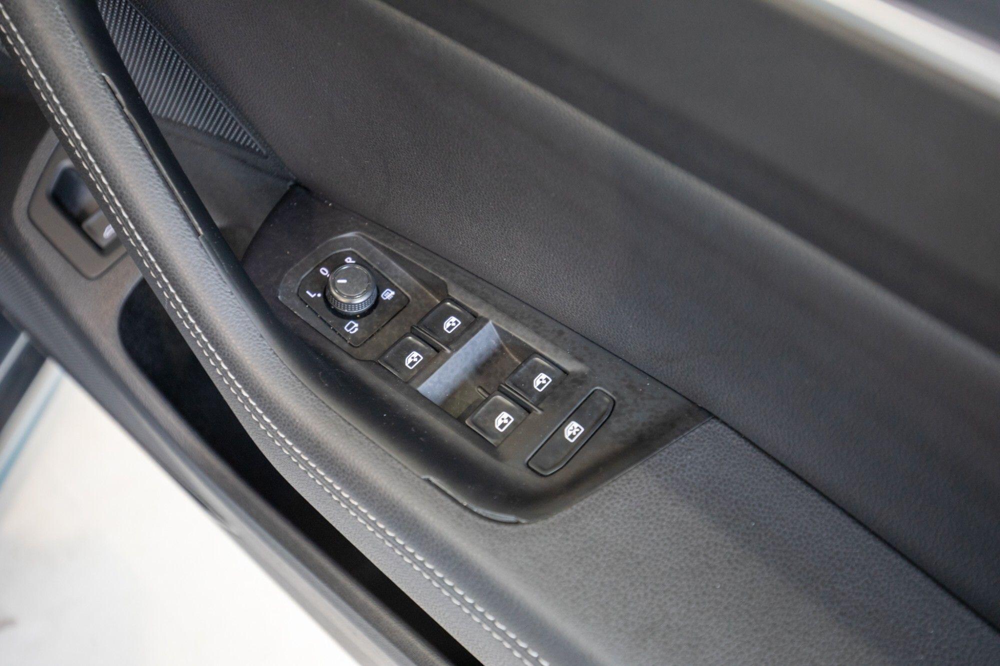 Volkswagen Passat view 14