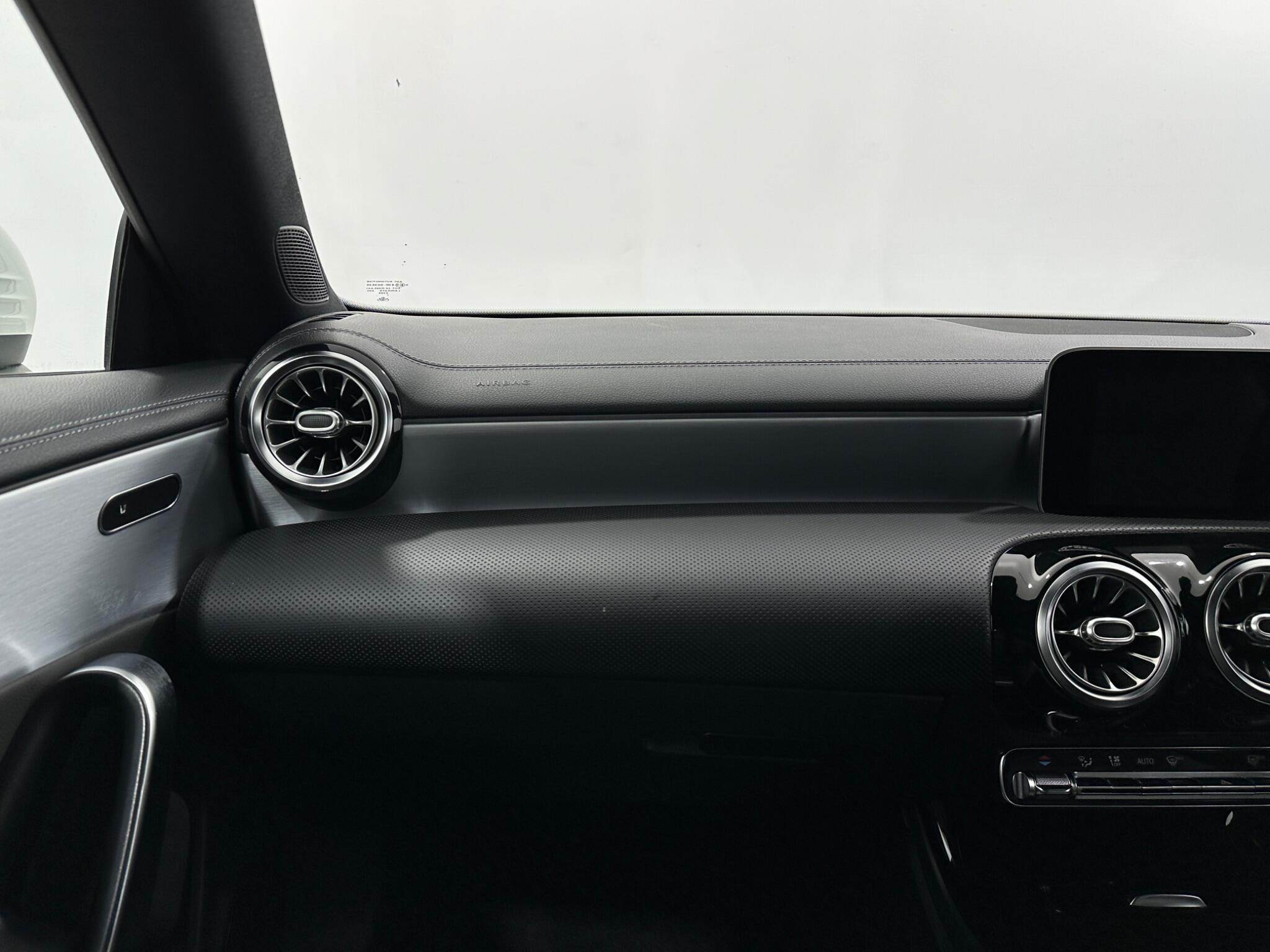 Mercedes-Benz Cla view 31
