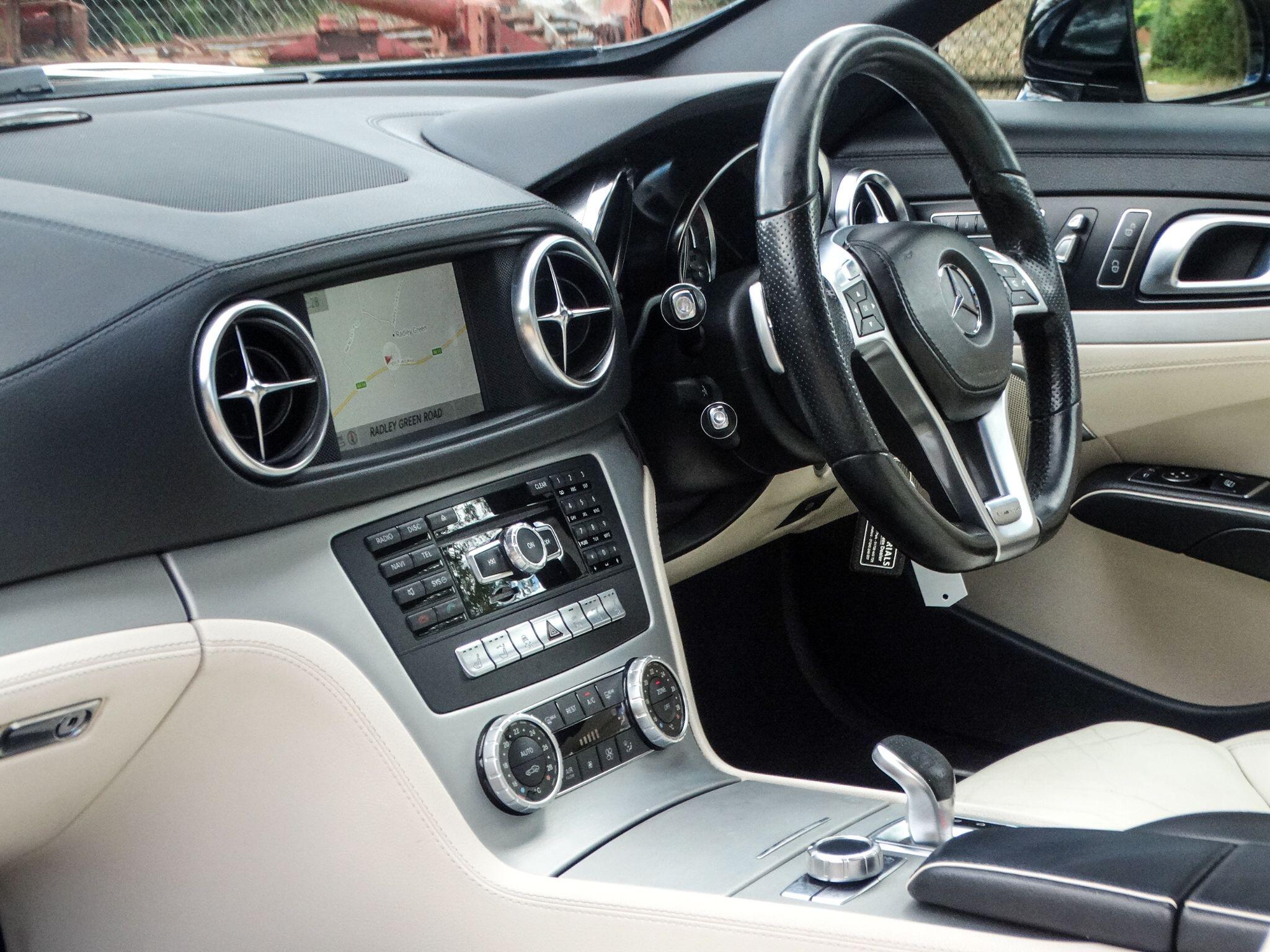 Mercedes-Benz SL view 16