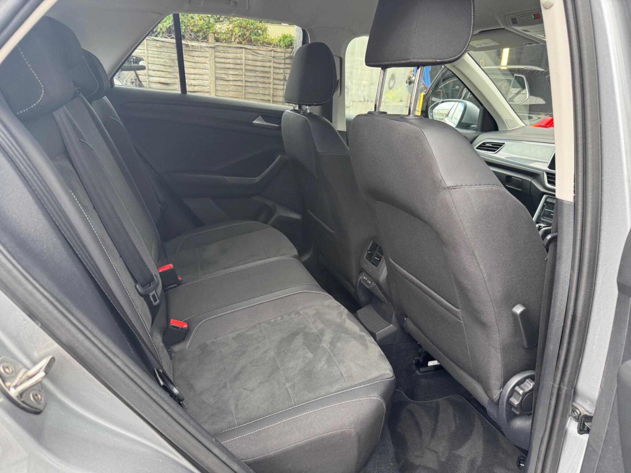 Volkswagen T-Roc view 16
