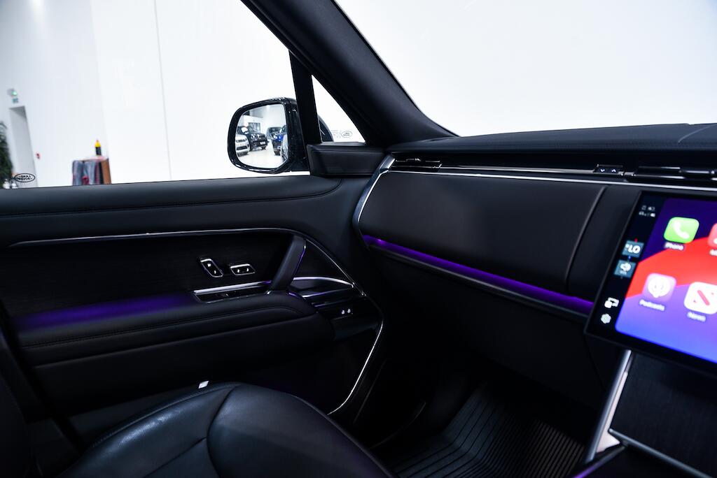 Land Rover Range Rover view 18
