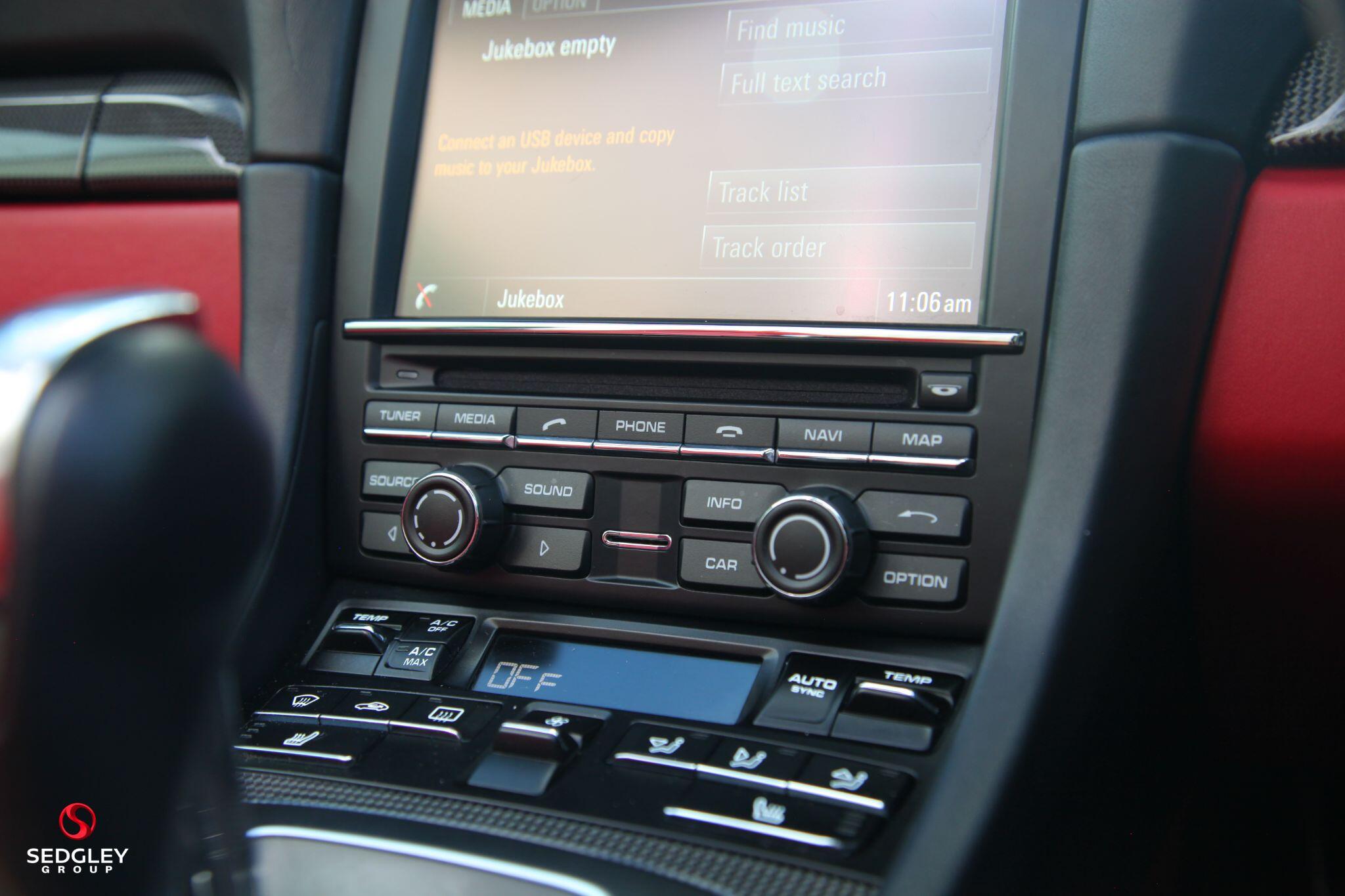 Porsche 911 view 31