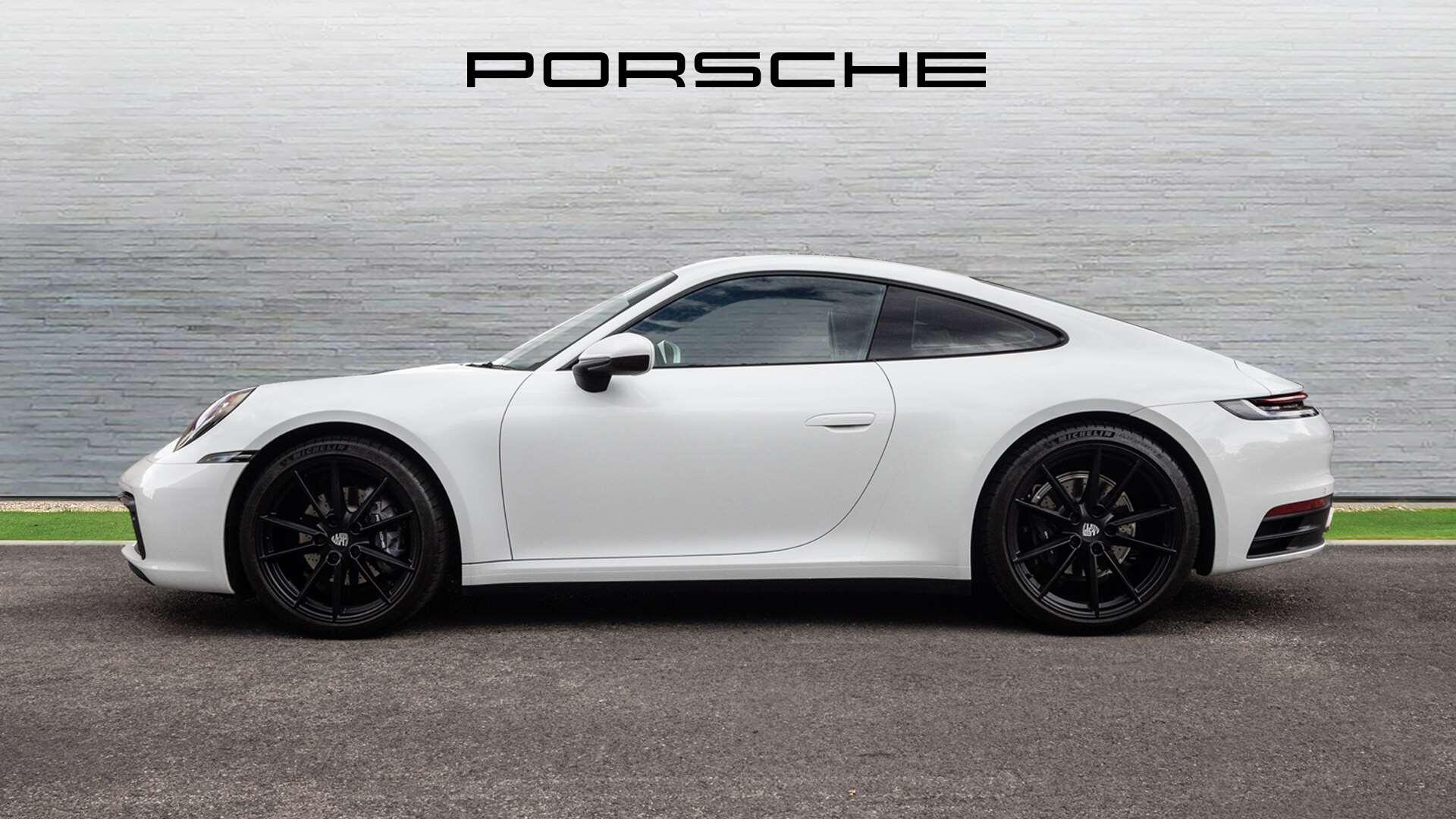 Porsche 911 view 6