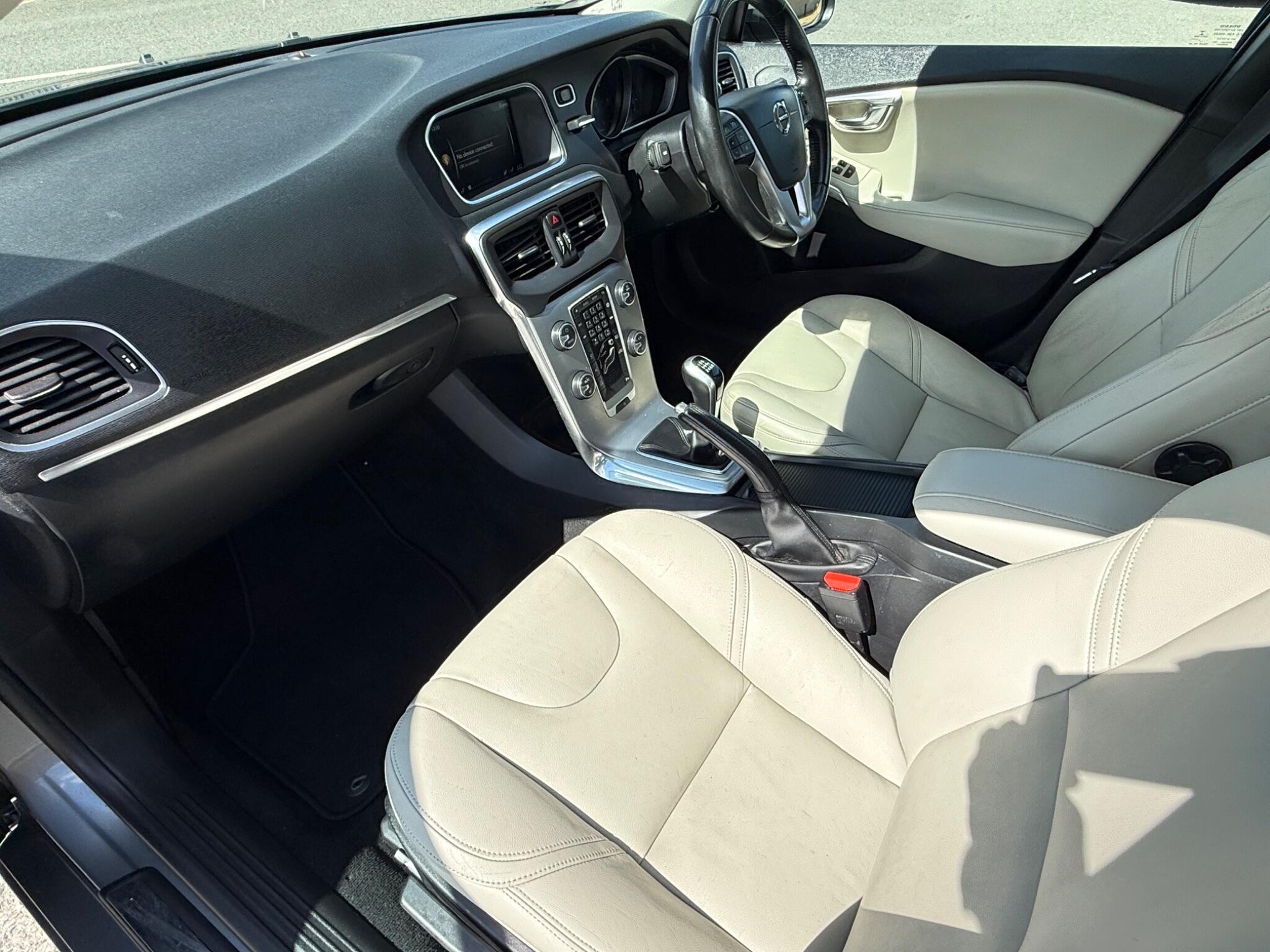 Volvo V40 view 10
