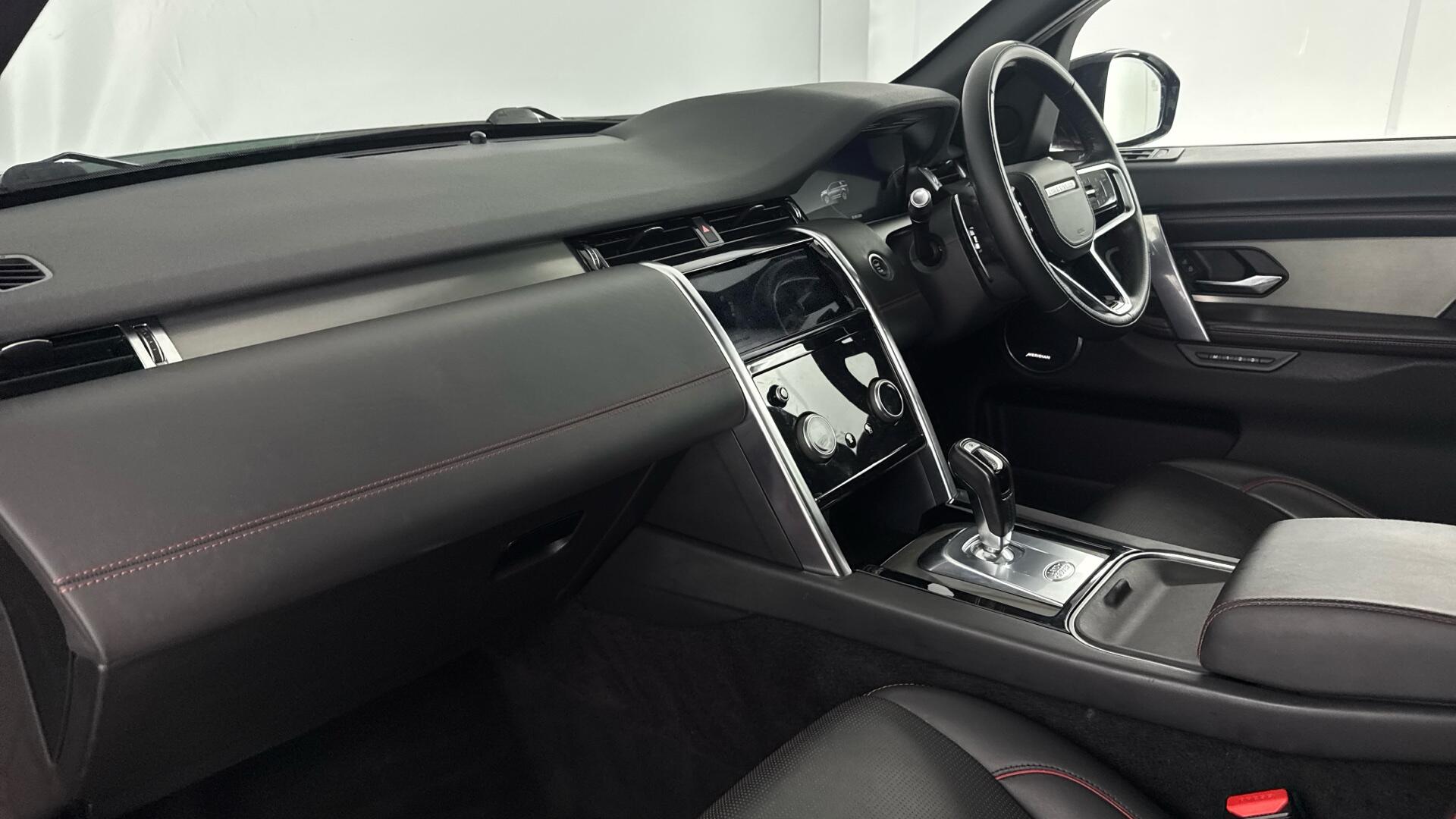 Land Rover Discovery Sport view 10