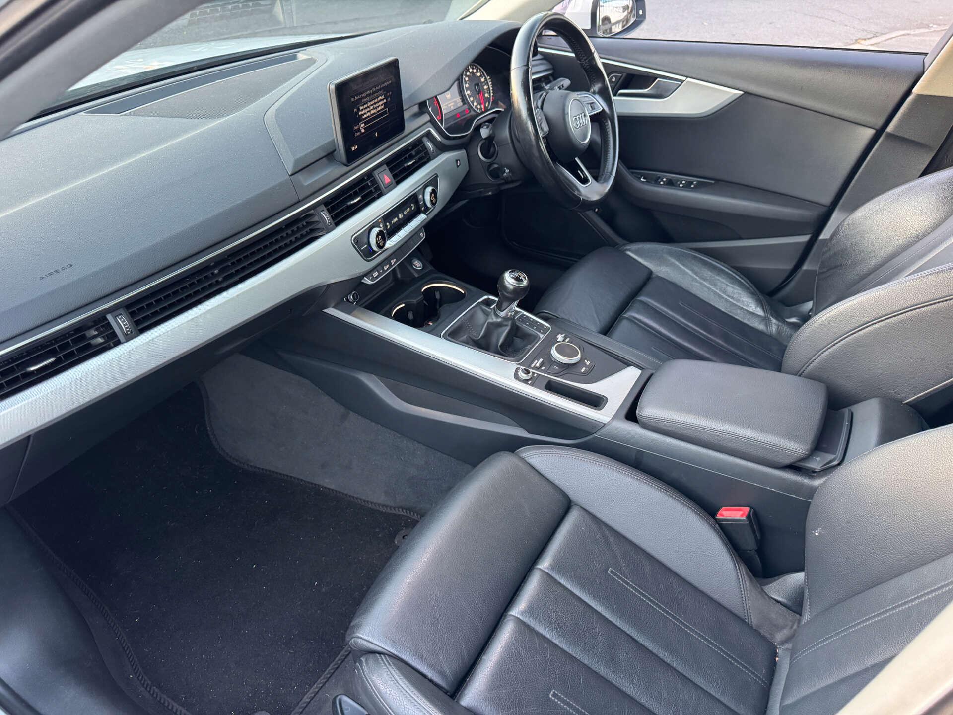 Audi A4 view 14