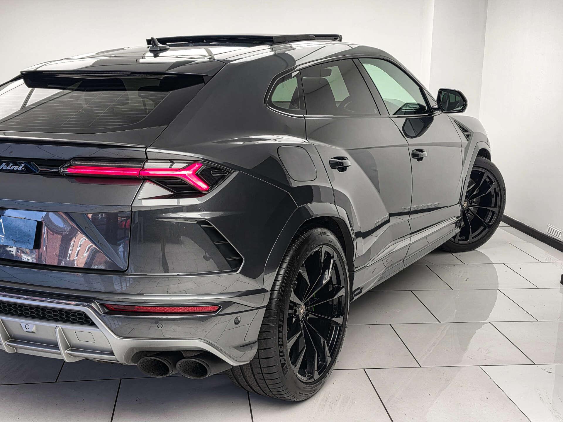 Lamborghini Urus view 44