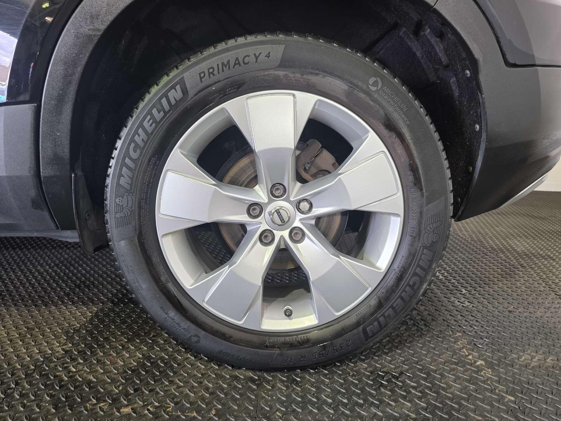 Volvo XC40 view 45