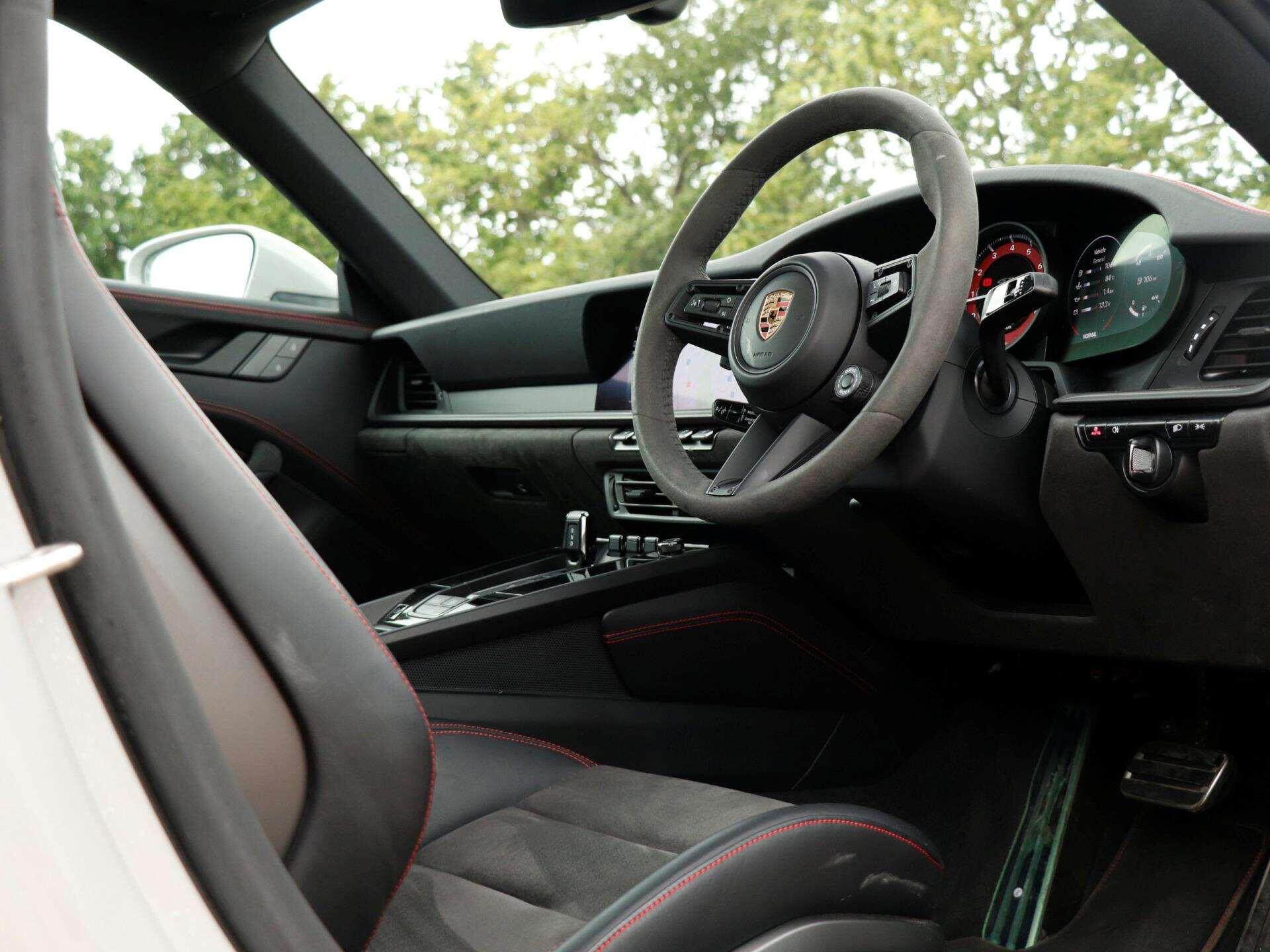 Porsche 911 view 11