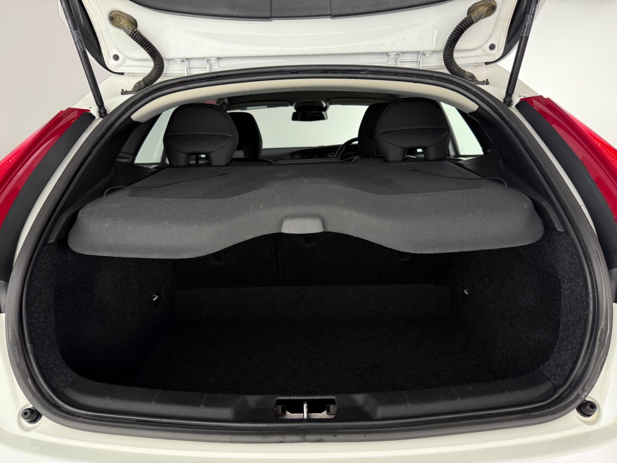 Volvo V40 view 11