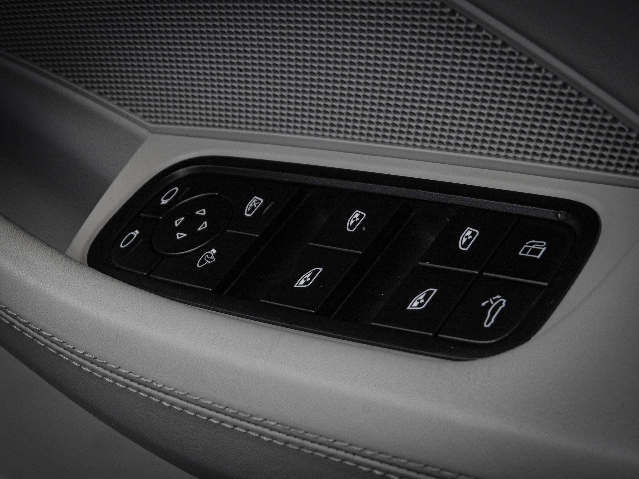 Porsche Panamera view 29