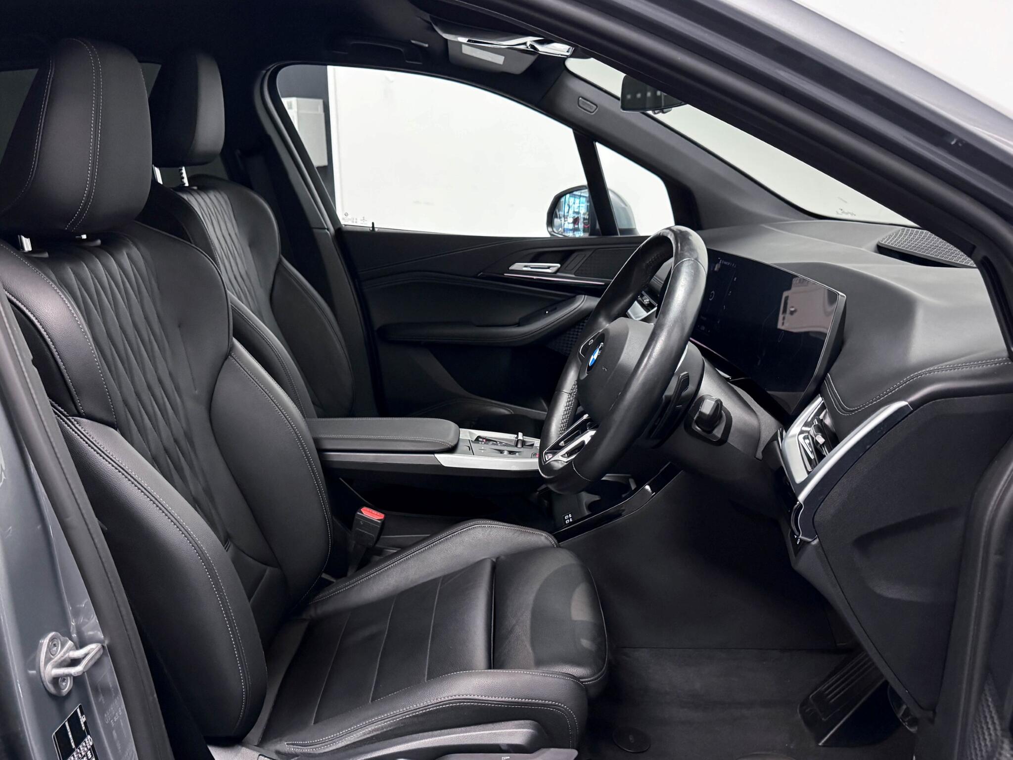 BMW 2 Series Active Tourer view 26