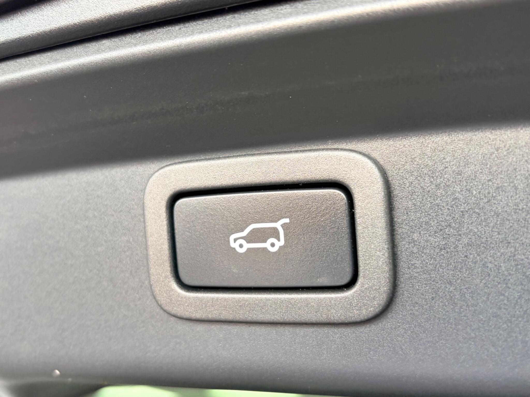 Jaguar I-Pace view 14