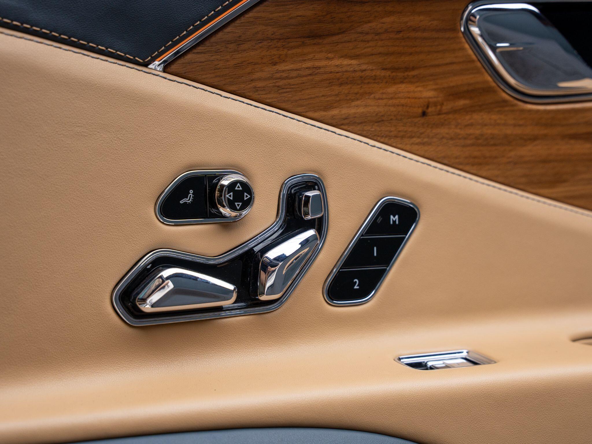 Bentley Flying Spur view 43