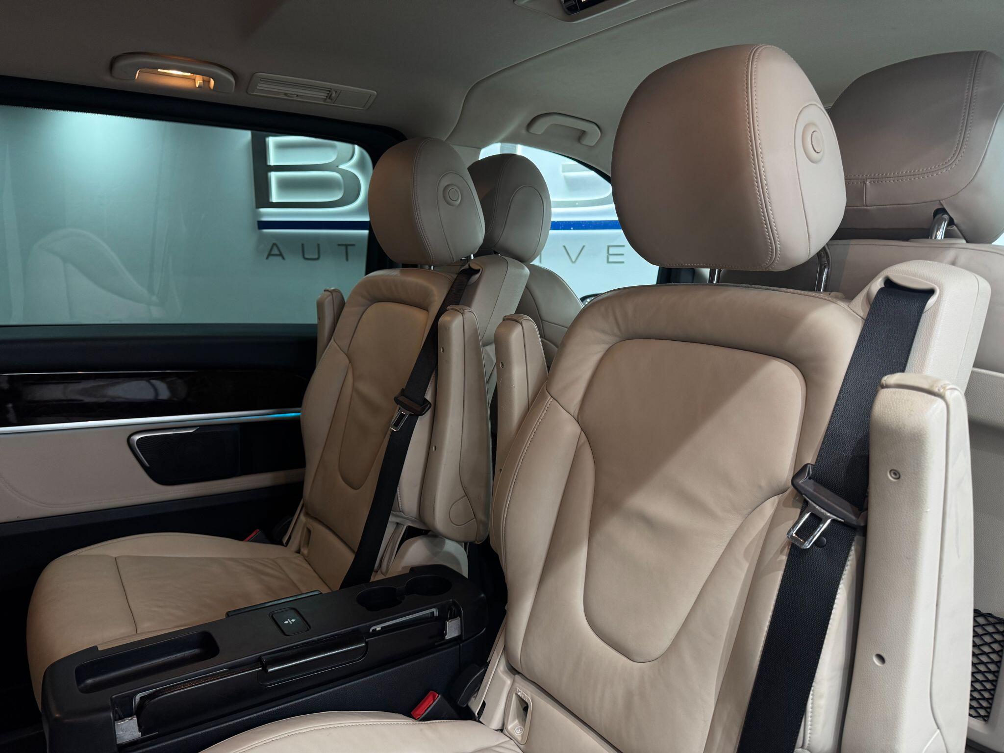 Mercedes-Benz V-Class view 49