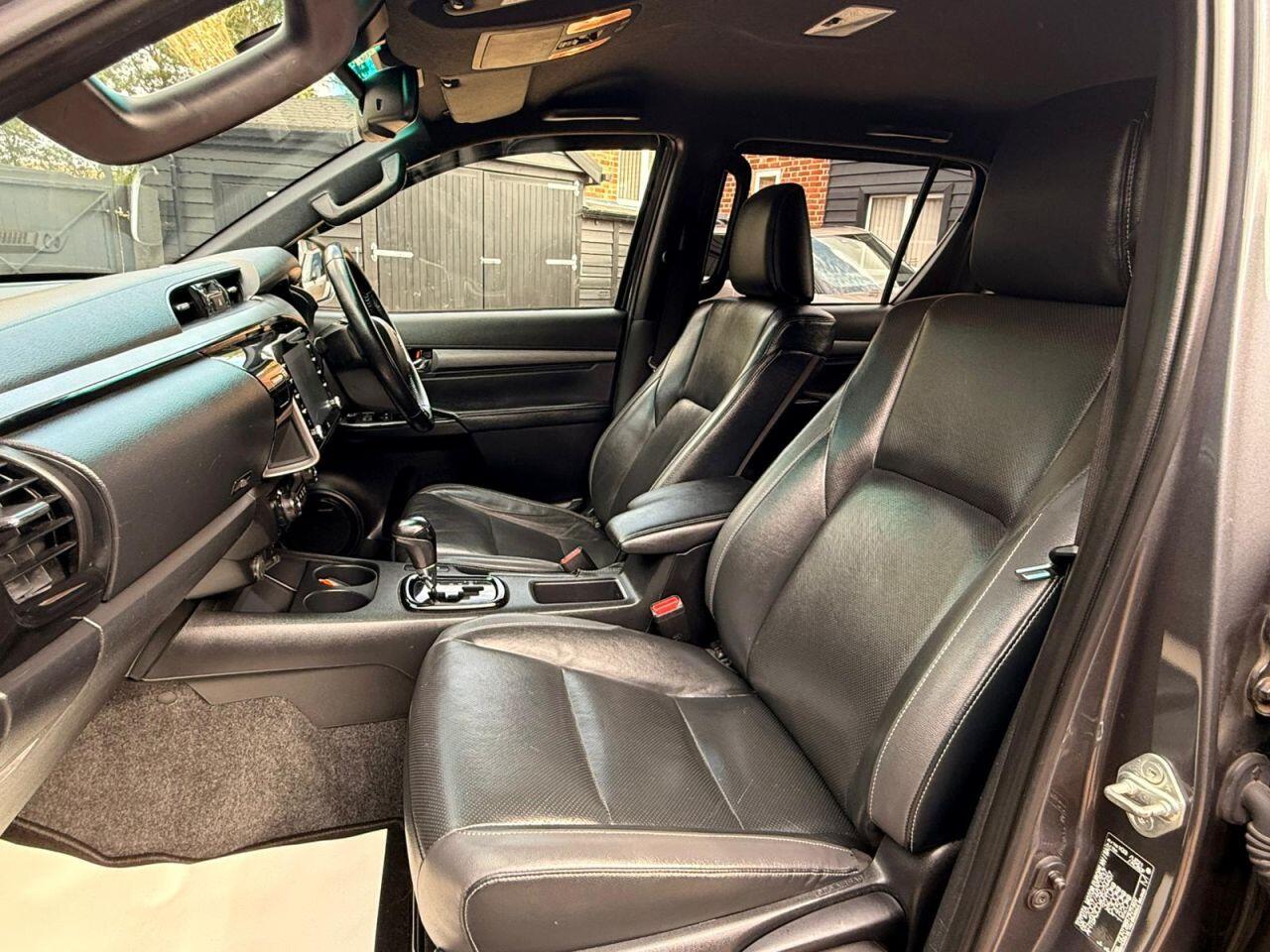 Toyota Hilux view 12