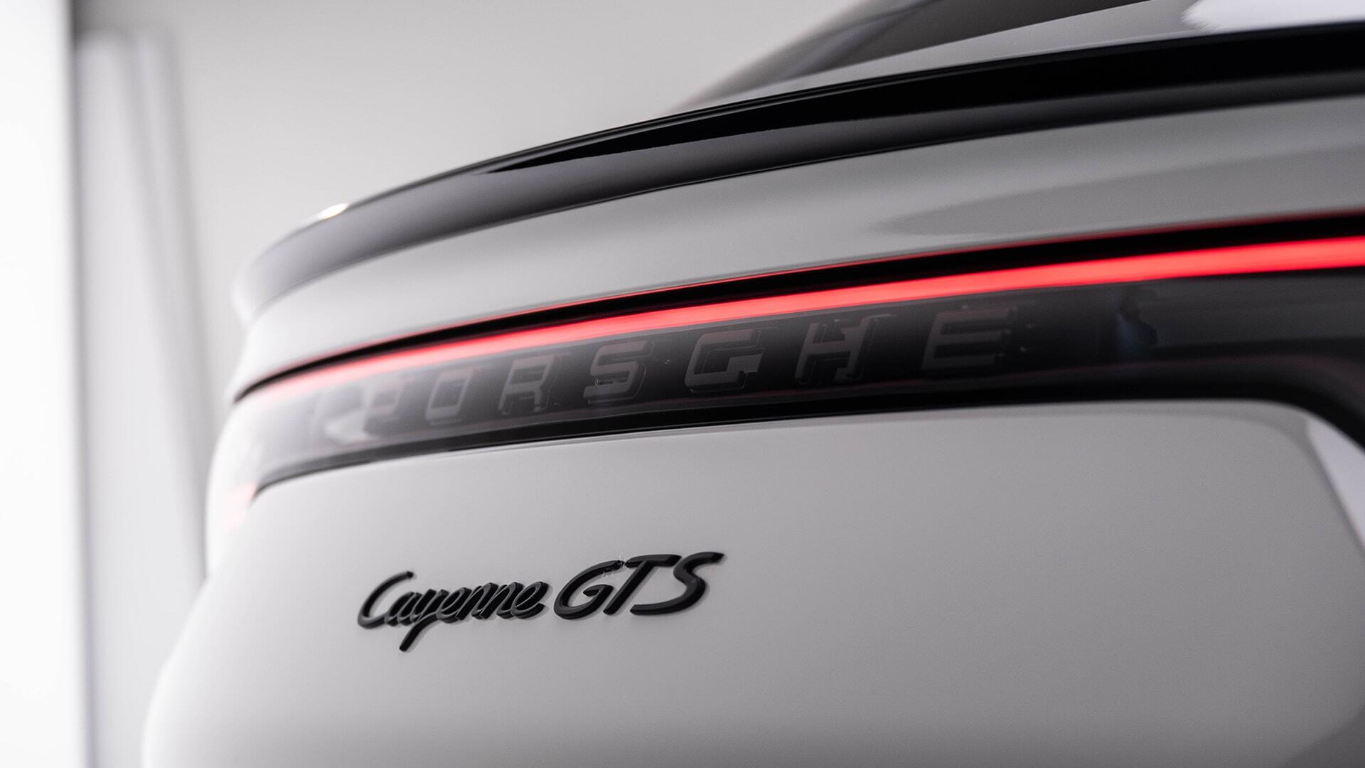Porsche Cayenne view 26