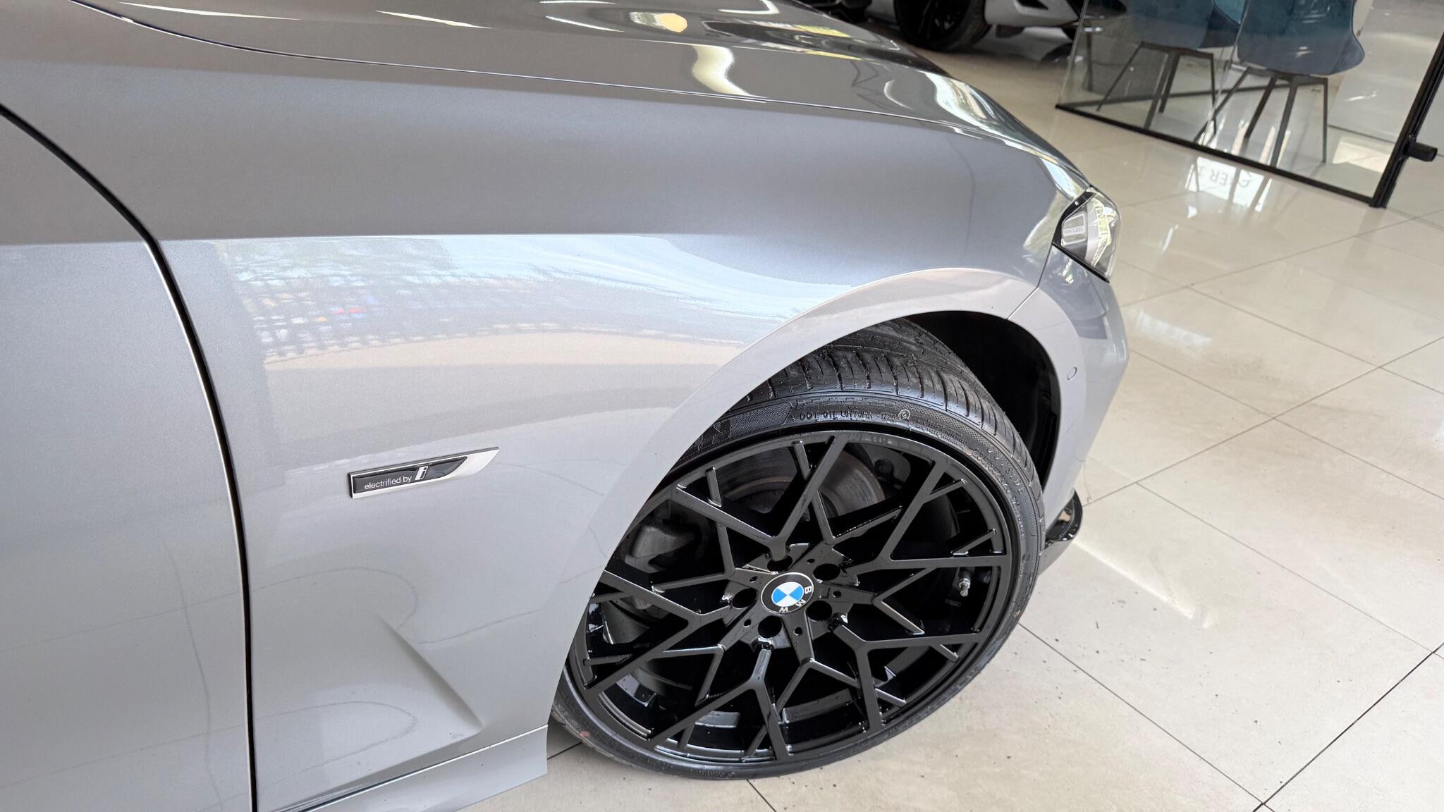 BMW 3 Series view 26