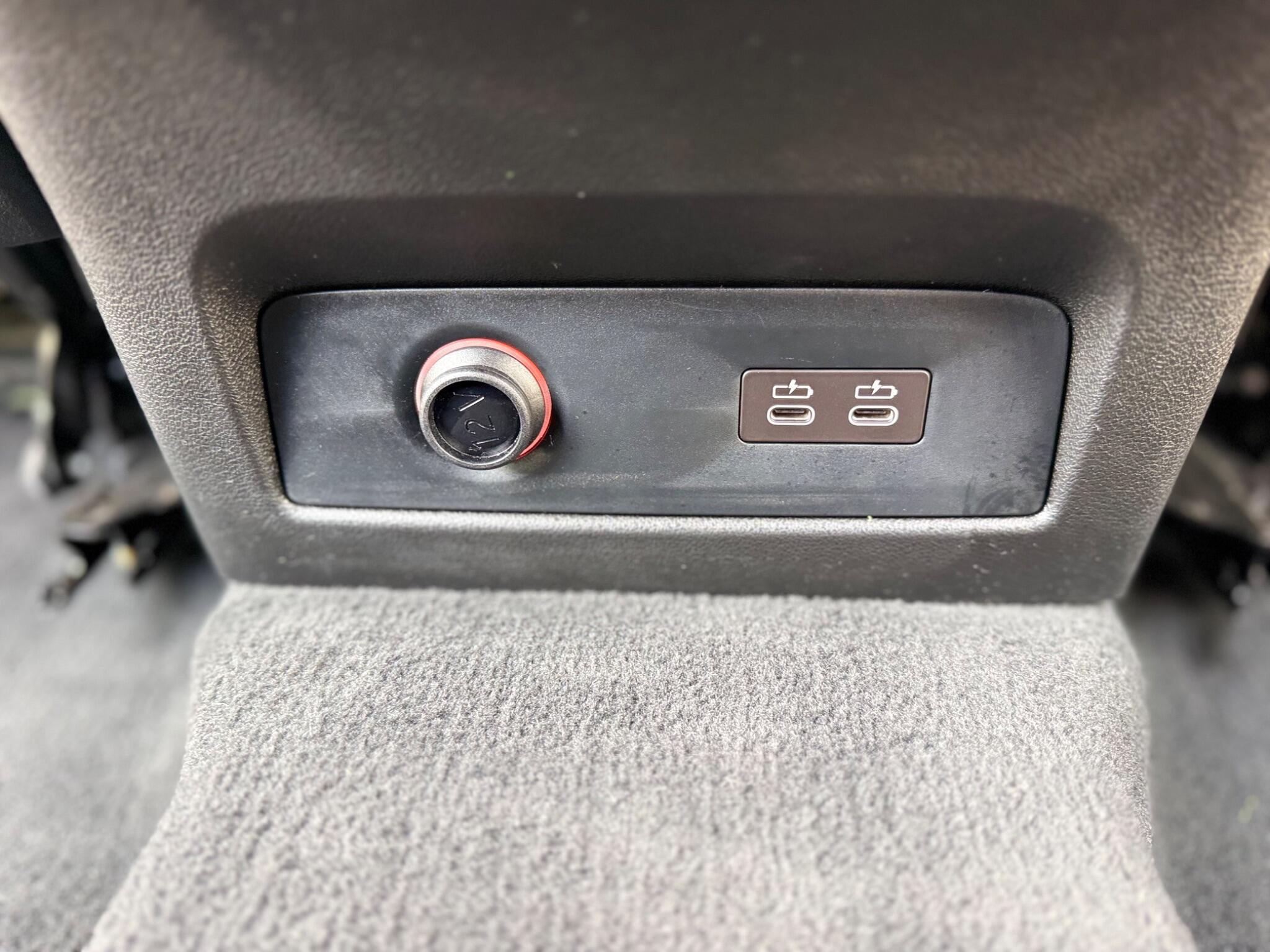 BMW XM view 28