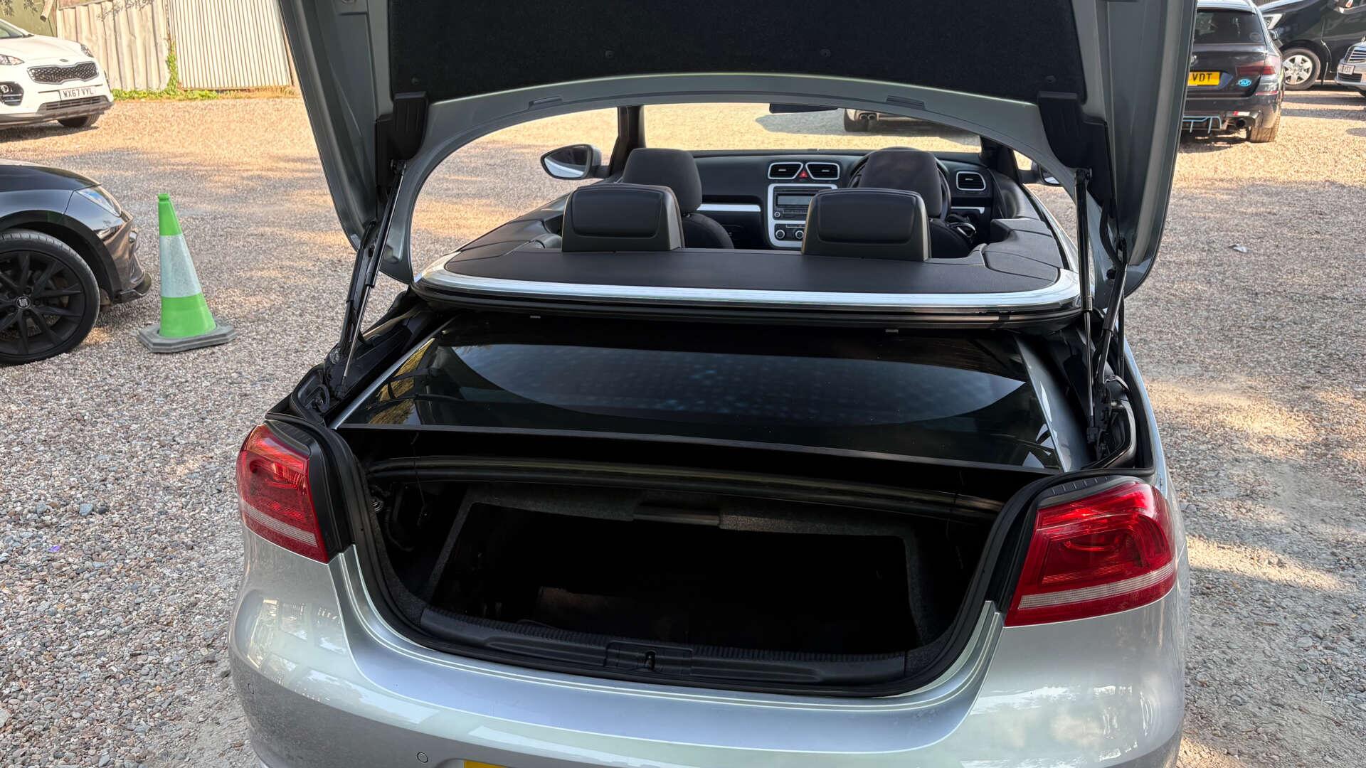 Volkswagen Eos view 37