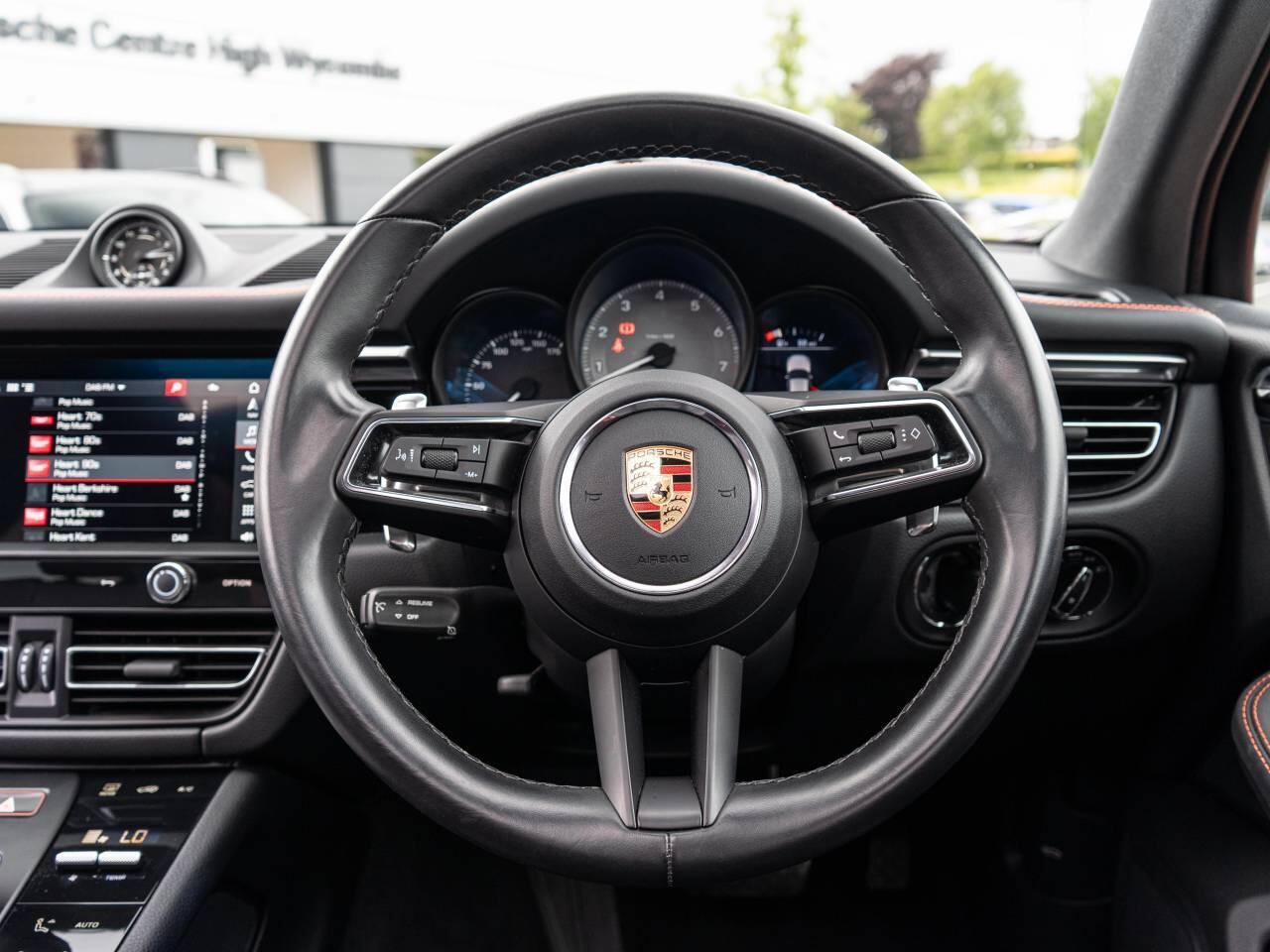Porsche Macan view 18