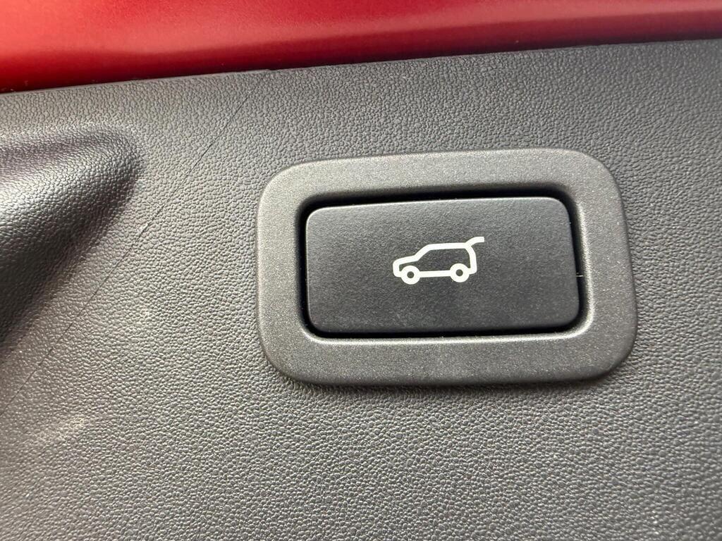 Land Rover Discovery Sport view 27