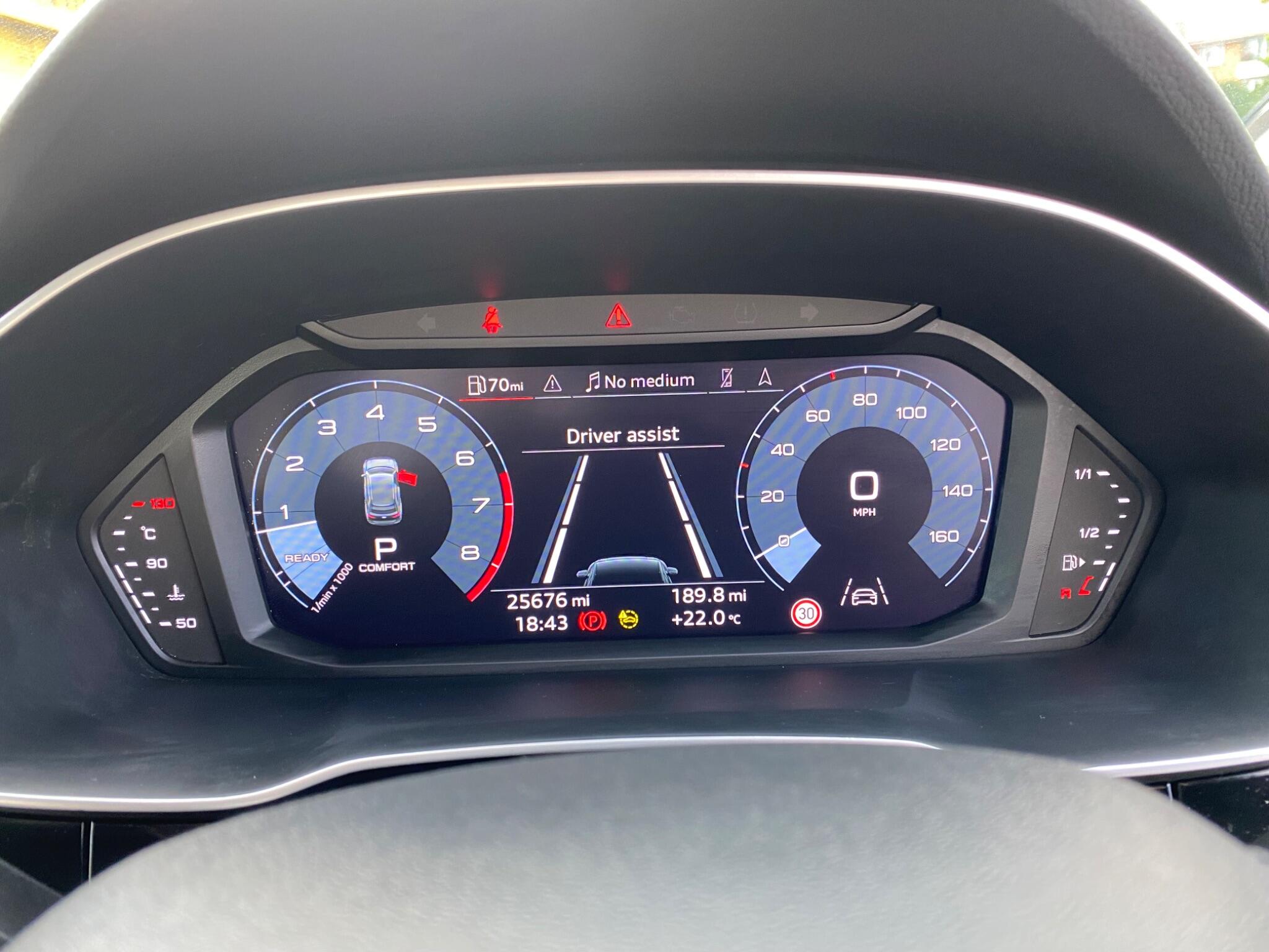 Audi Q3 view 27