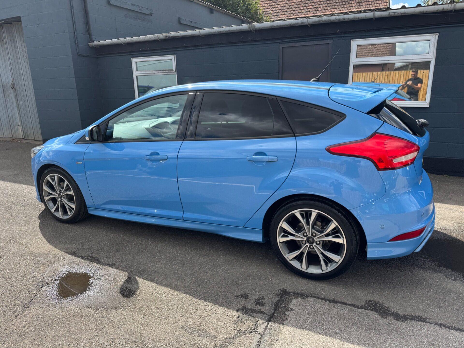 Ford Focus view 9