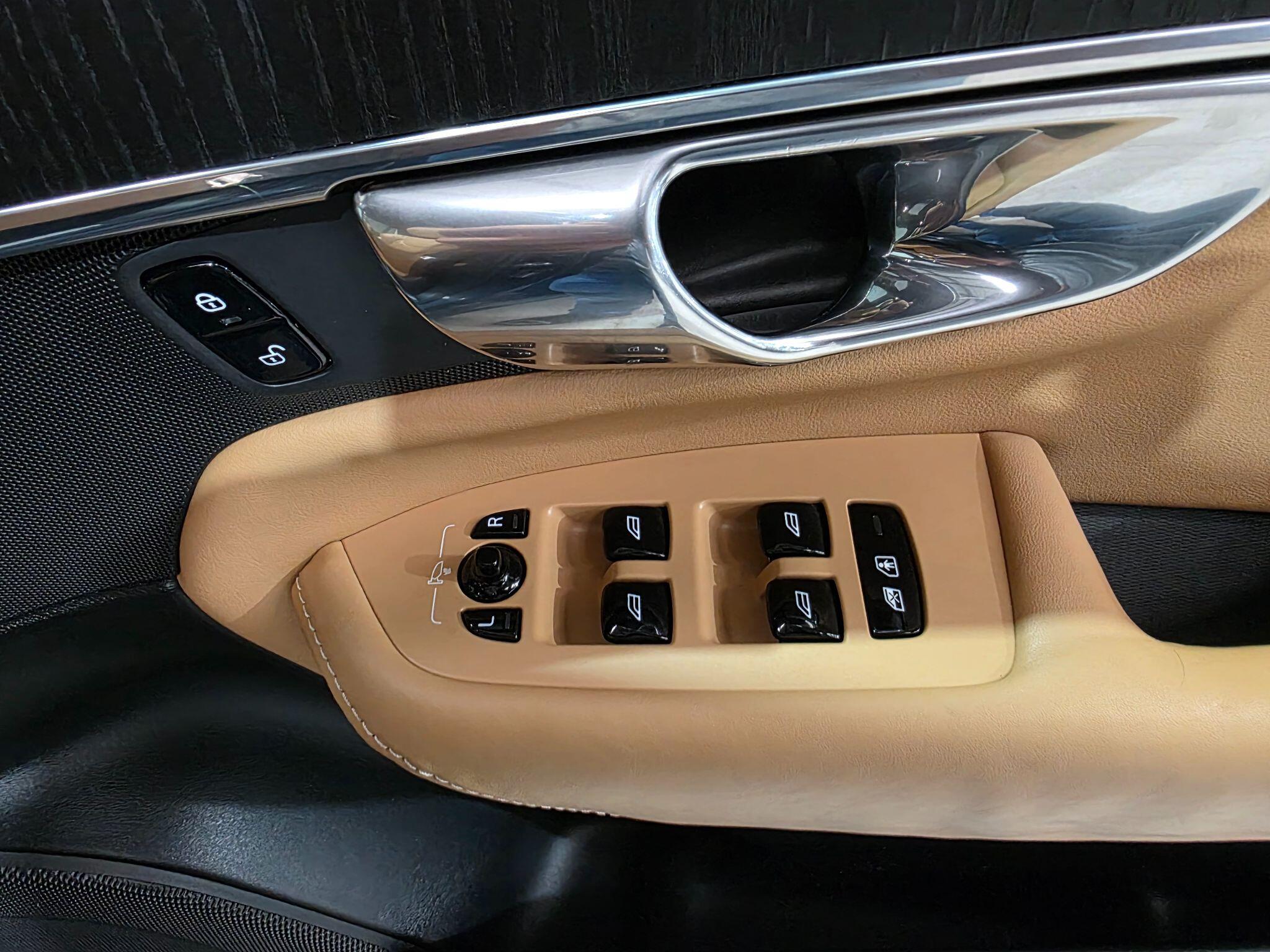 Volvo XC90 view 20