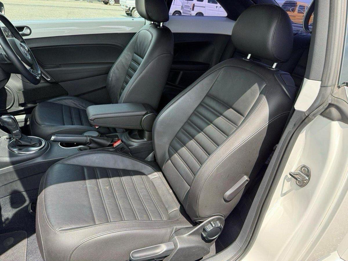 Volkswagen Beetle view 2