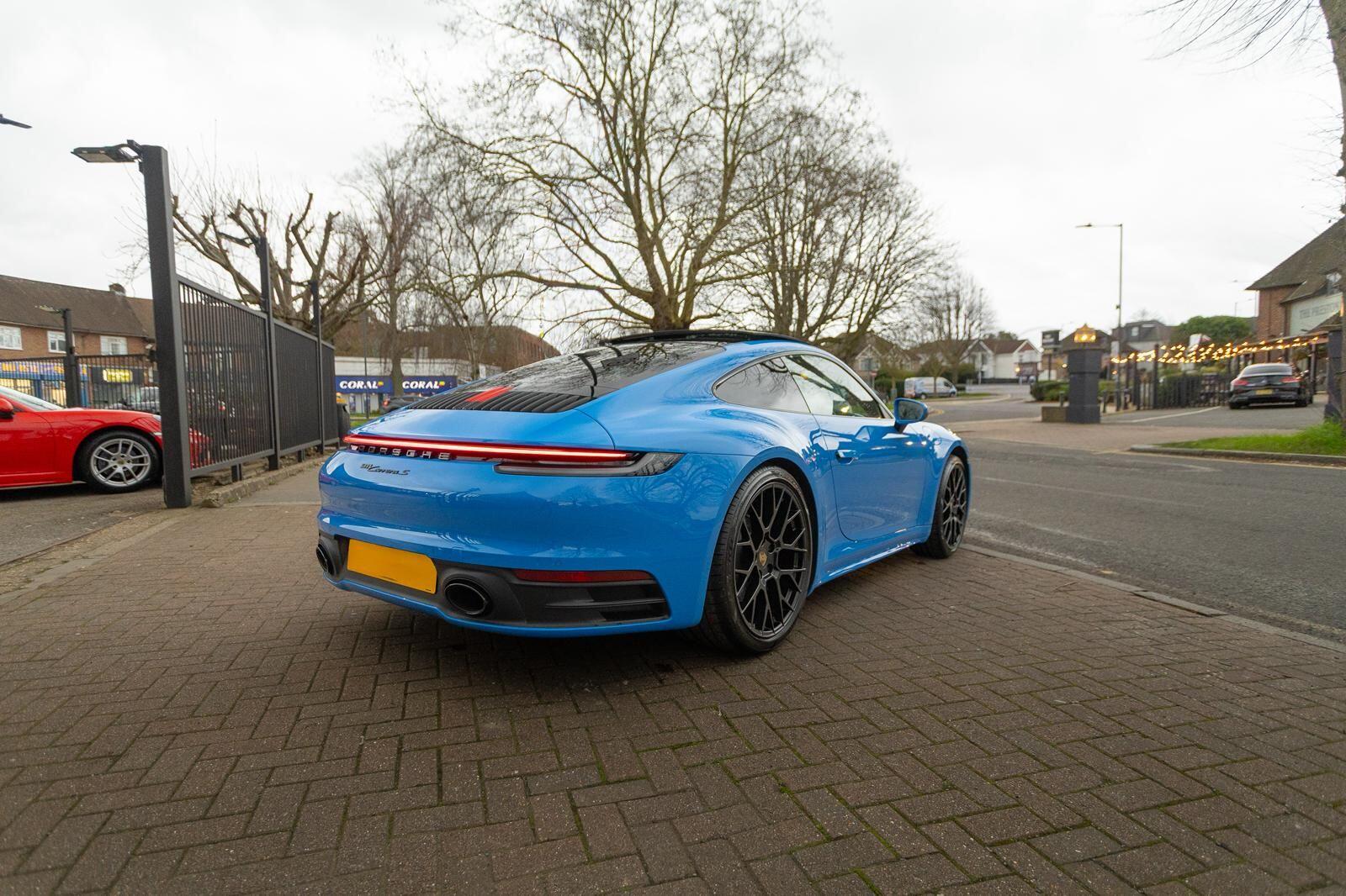 Porsche 911 view 11