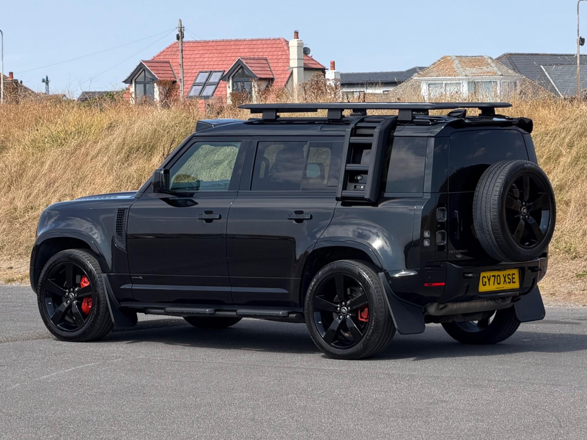 Land Rover Defender 110 view 46