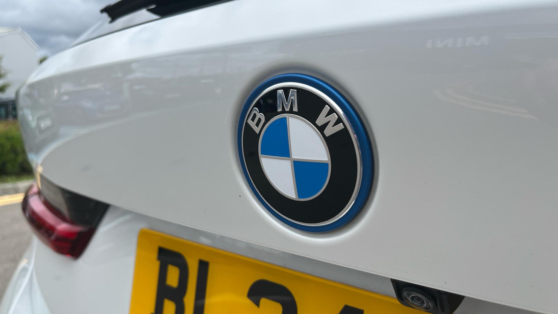 BMW 3 Series view 30