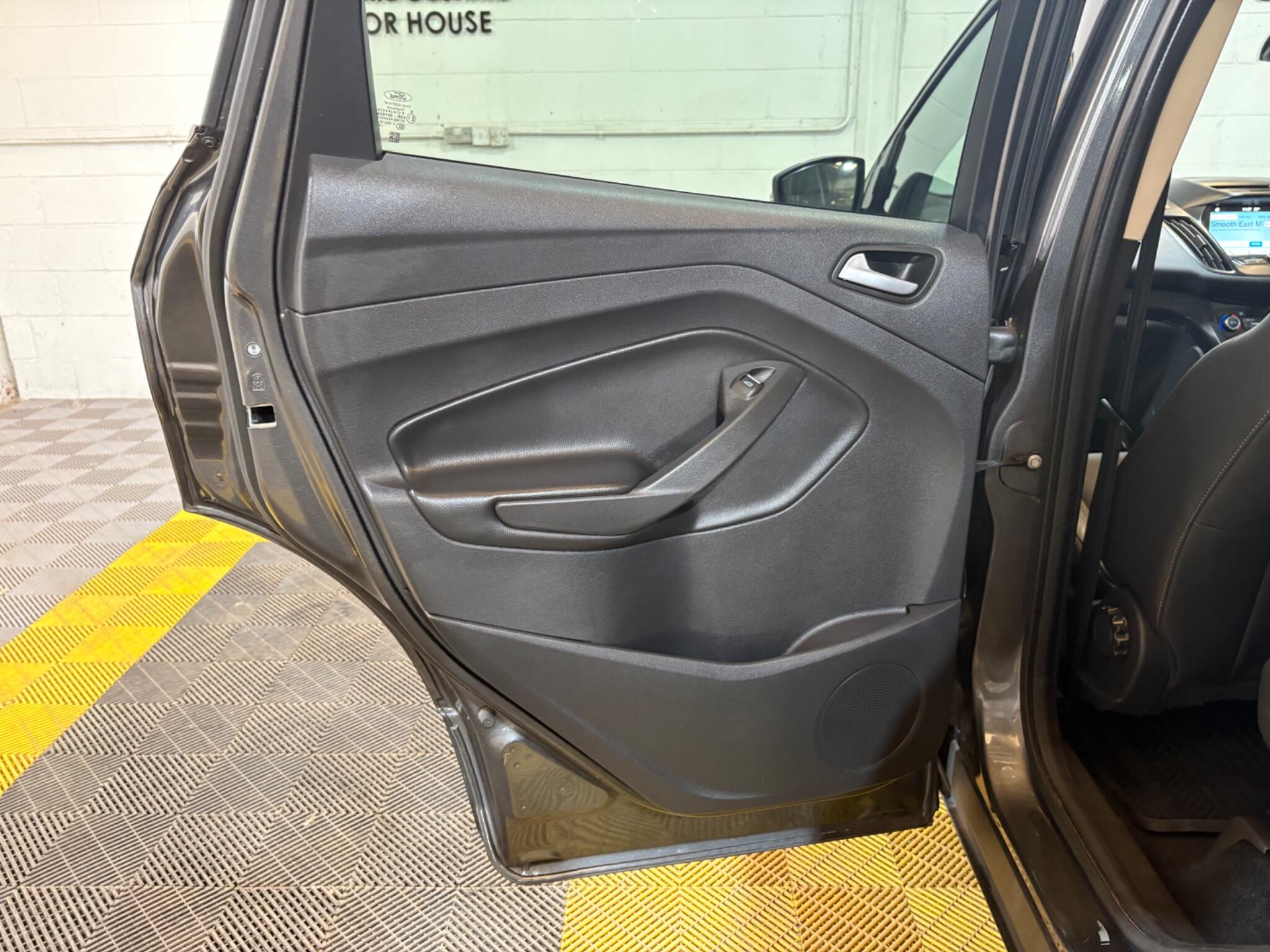 Ford Kuga view 38