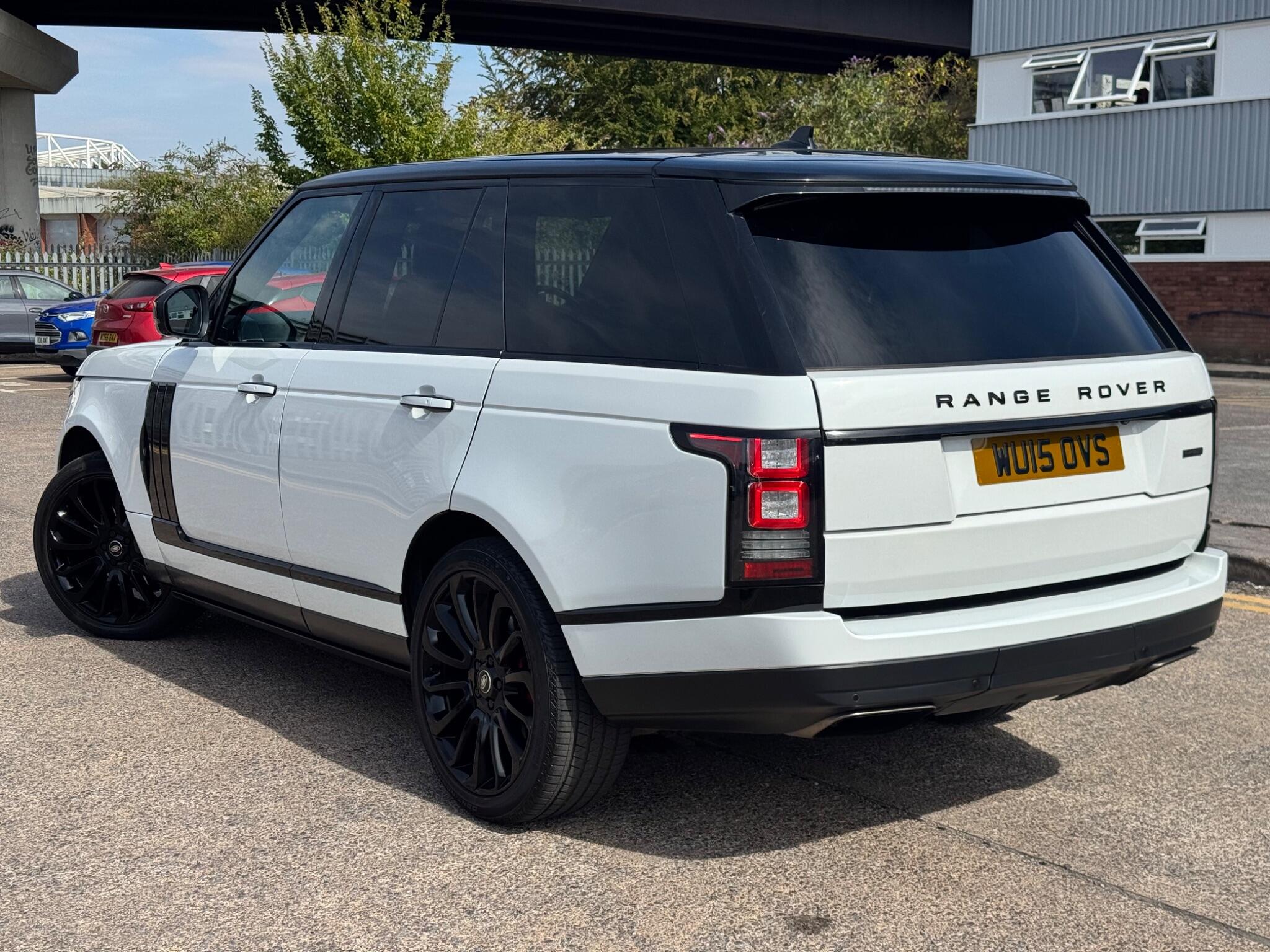 Land Rover Range Rover view 4