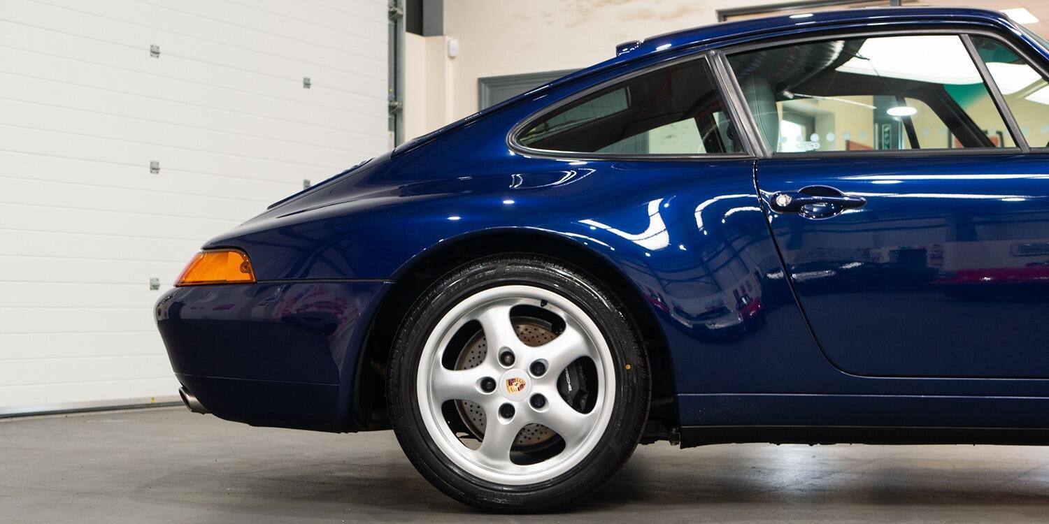 Porsche 911 view 11