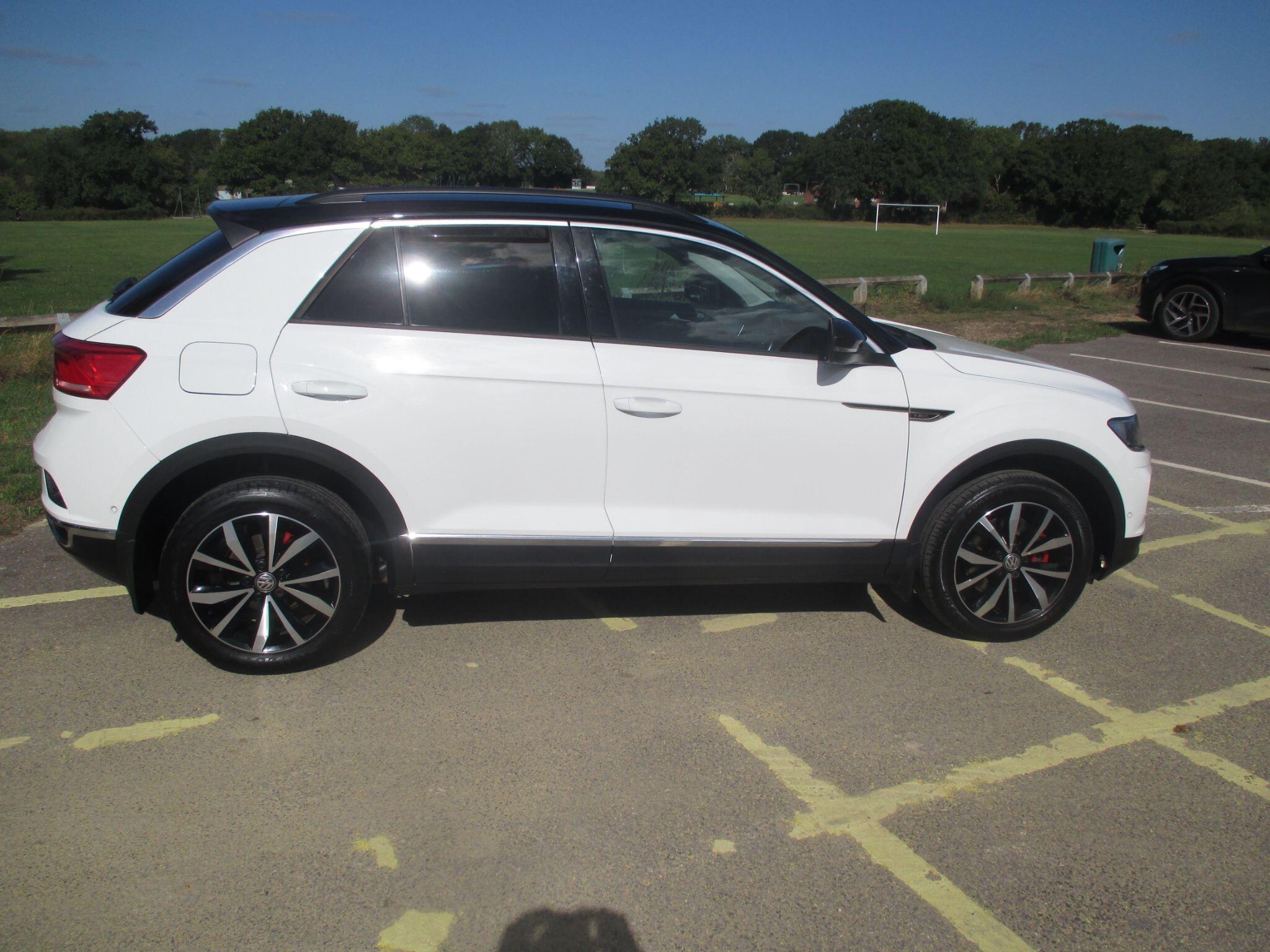 Volkswagen T-Roc view 10