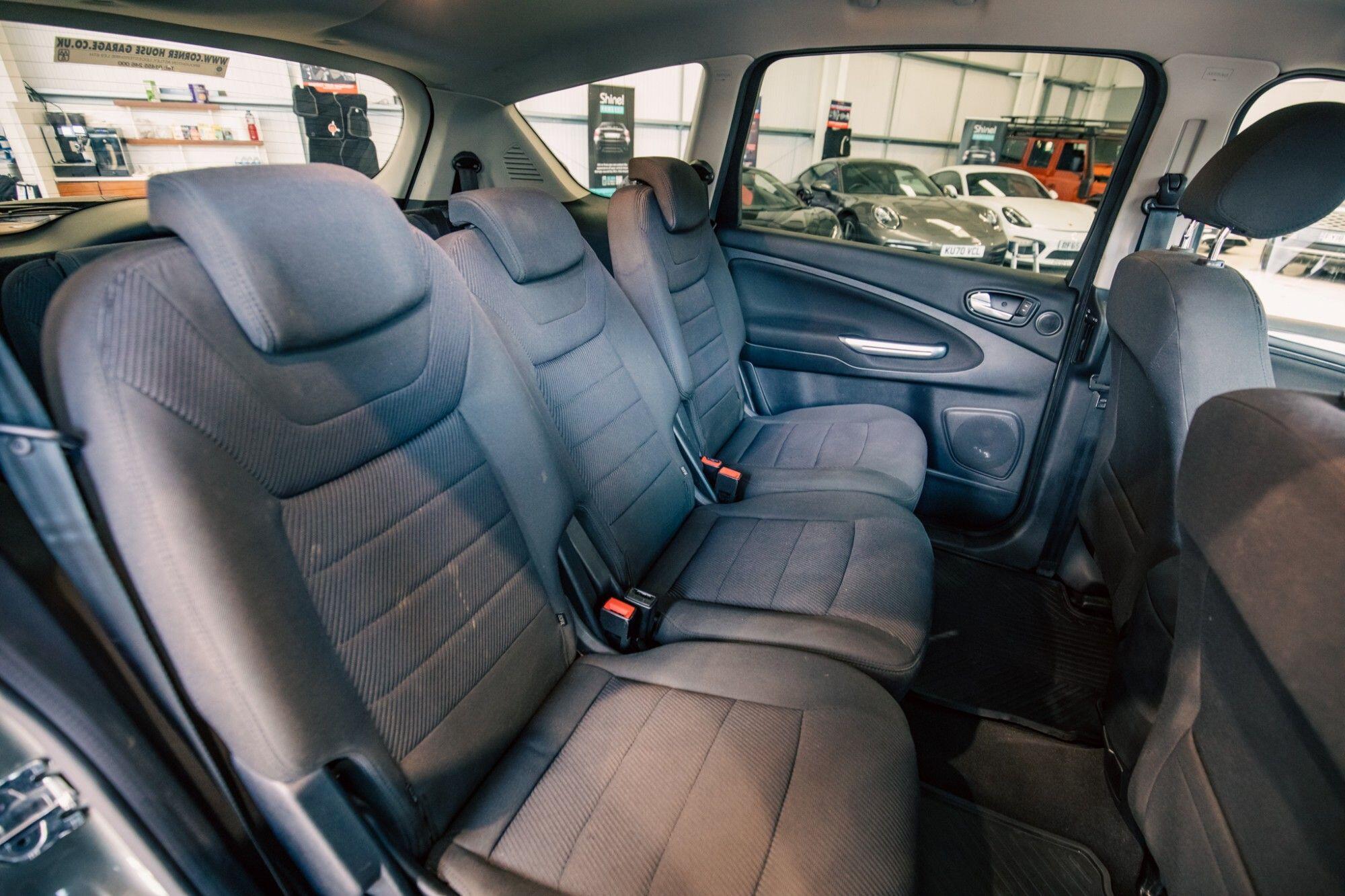 Ford S-Max view 10
