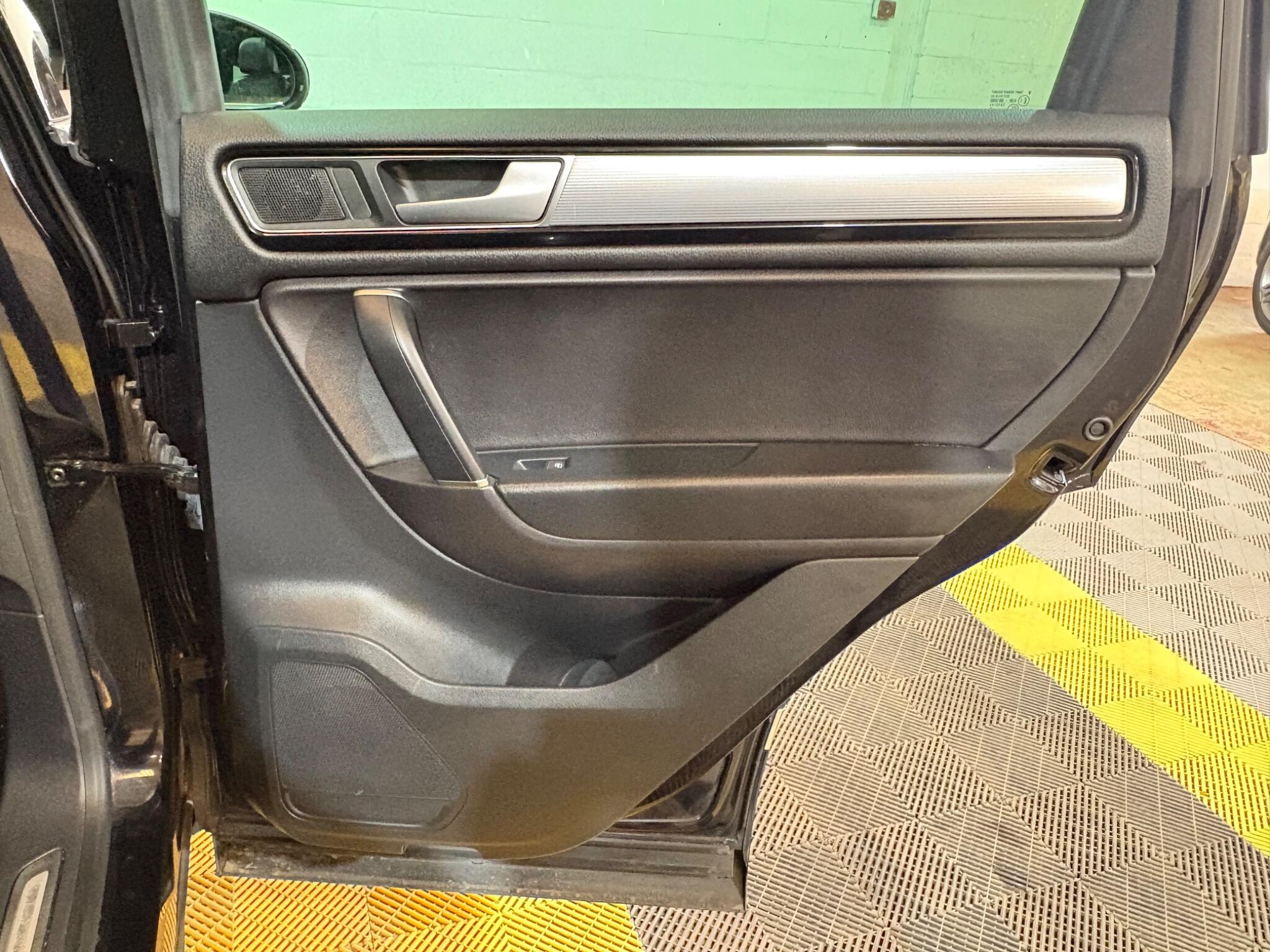 Volkswagen Touareg view 46