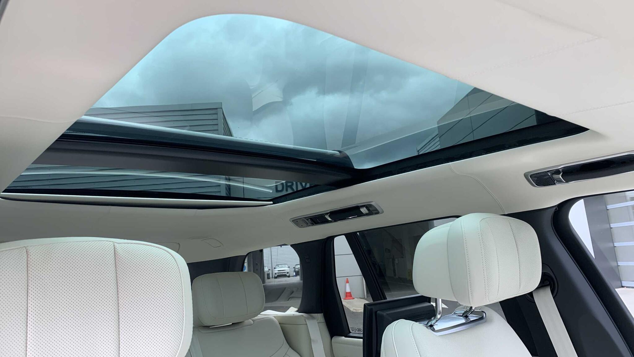 Land Rover Range Rover view 26