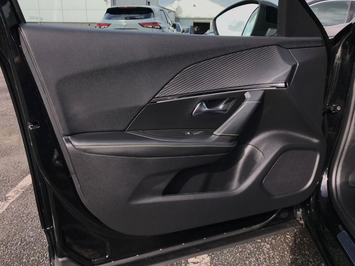 Peugeot 2008 view 17