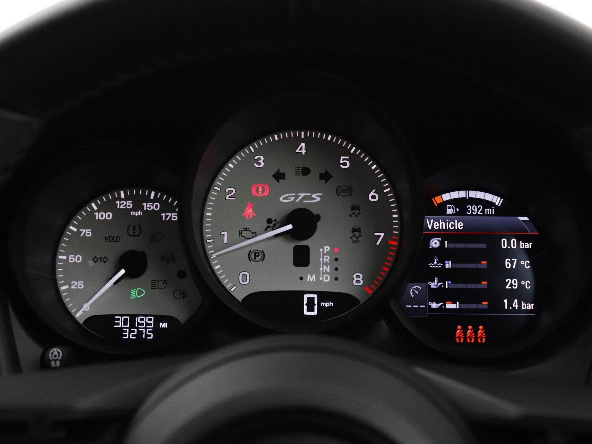Porsche Macan view 16