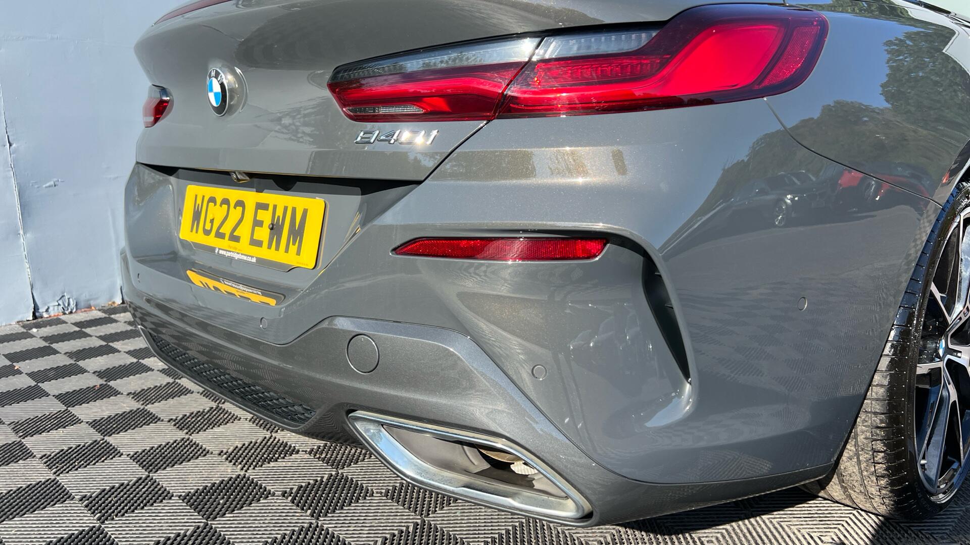 BMW 8 Series view 28