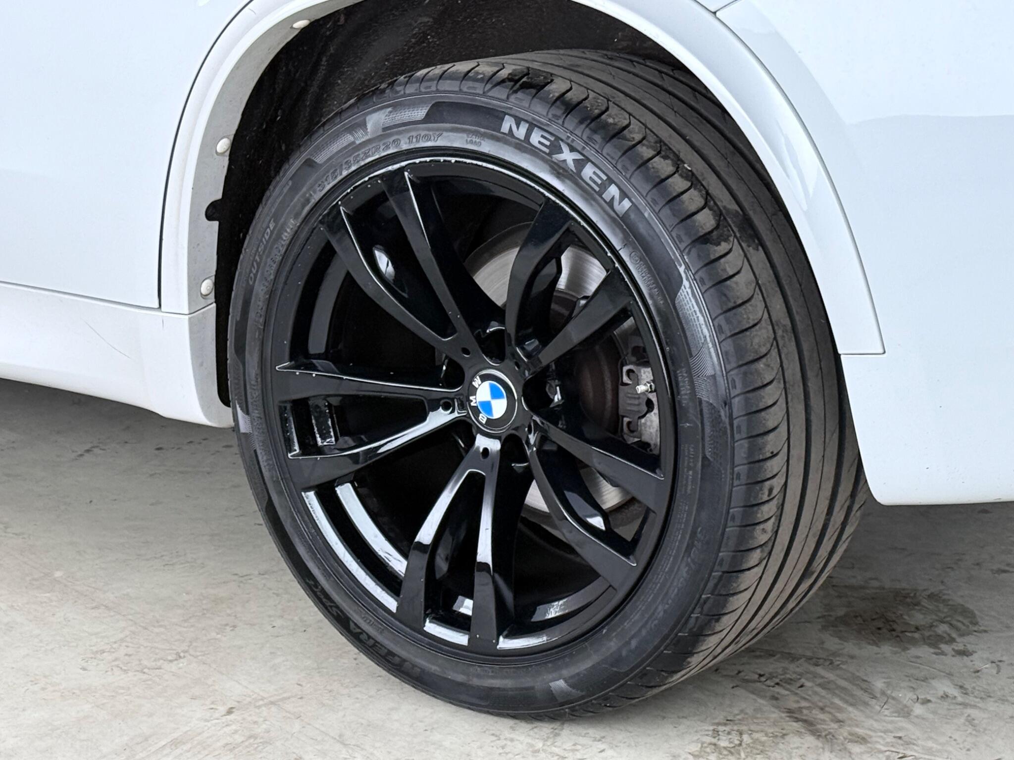 BMW X5 view 9