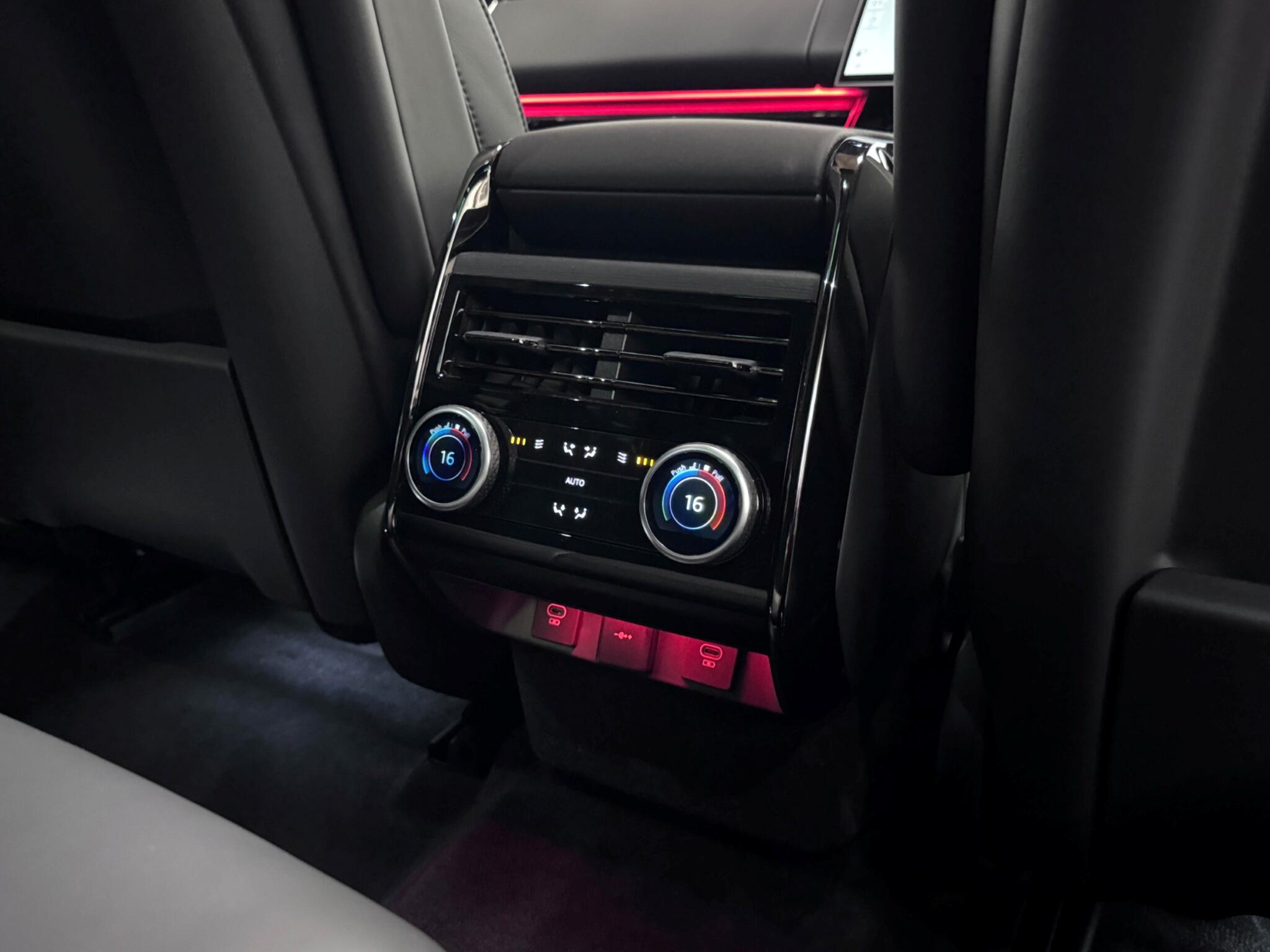 Land Rover Range Rover Sport view 13
