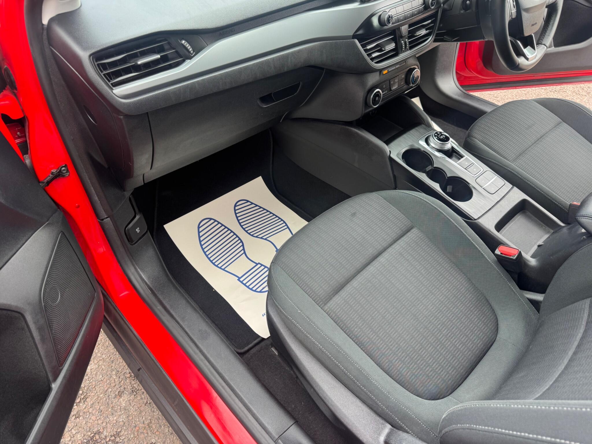 Ford Focus view 10
